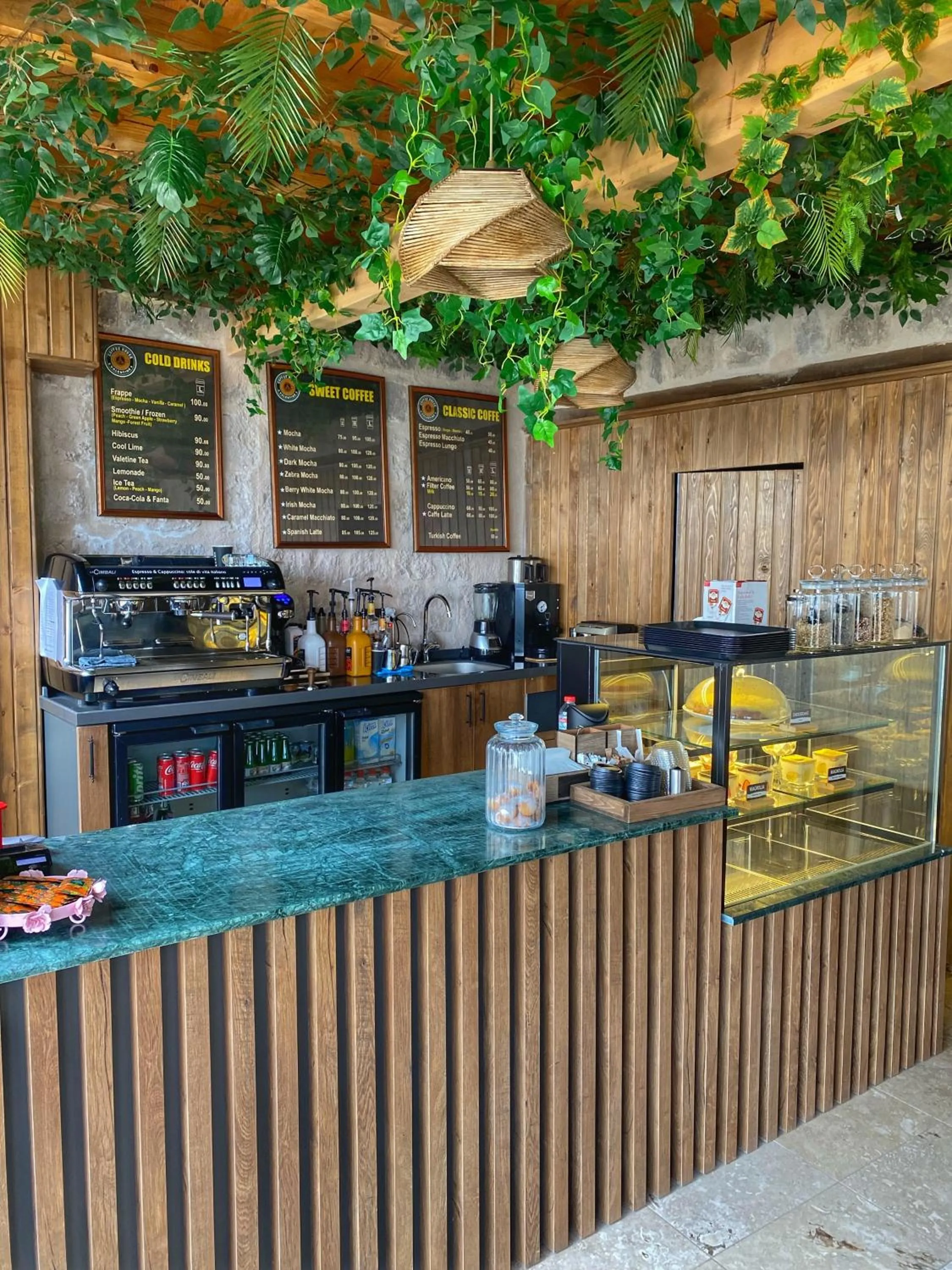 Coffee/tea facilities in Takaev Cave House