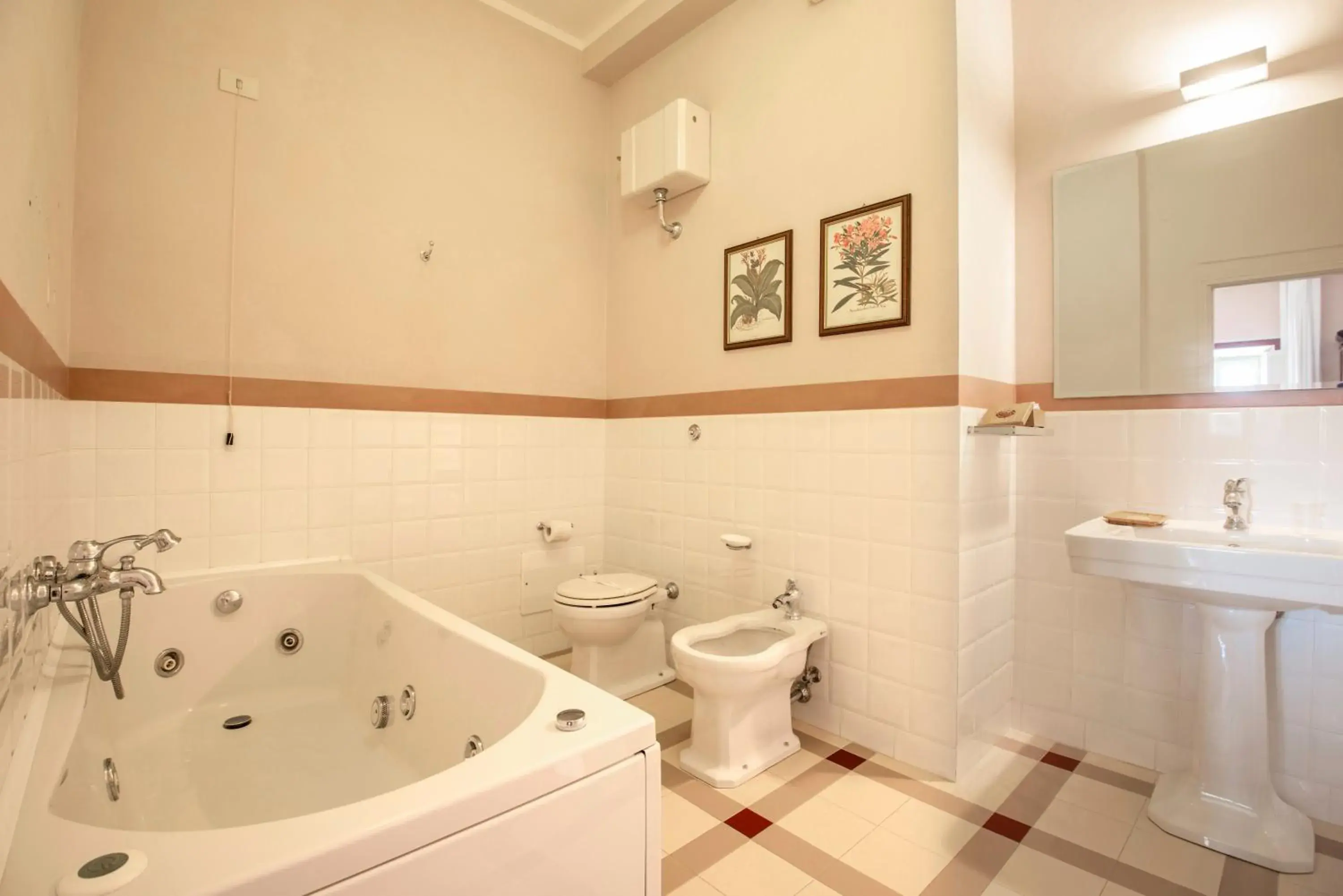 Double Room with Spa Bath in Hotel Villa Quiete Double Room with Spa Bath in Hotel Villa Quiete