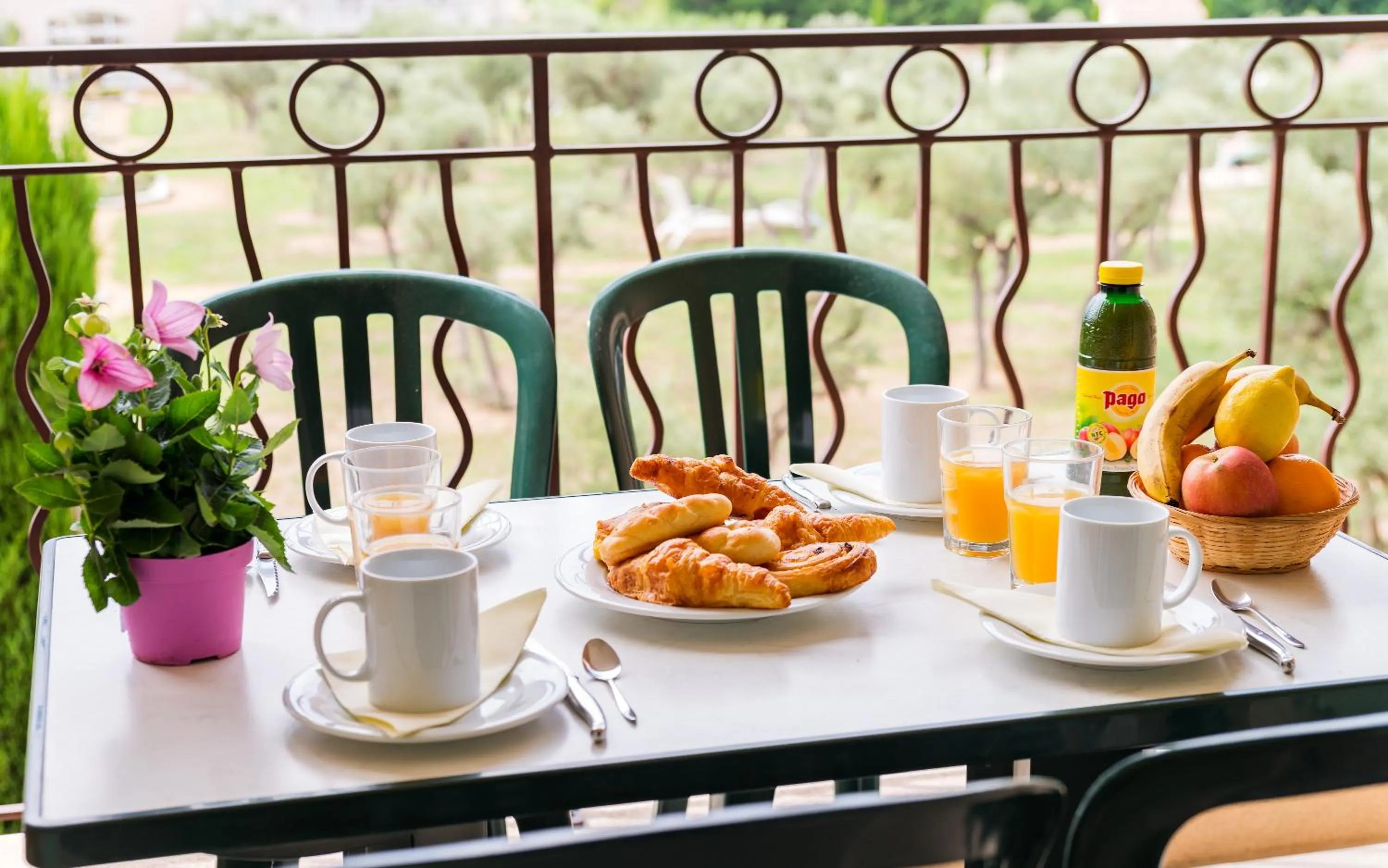 Breakfast in Lagrange Vacances Le Domaine de Bourgeac