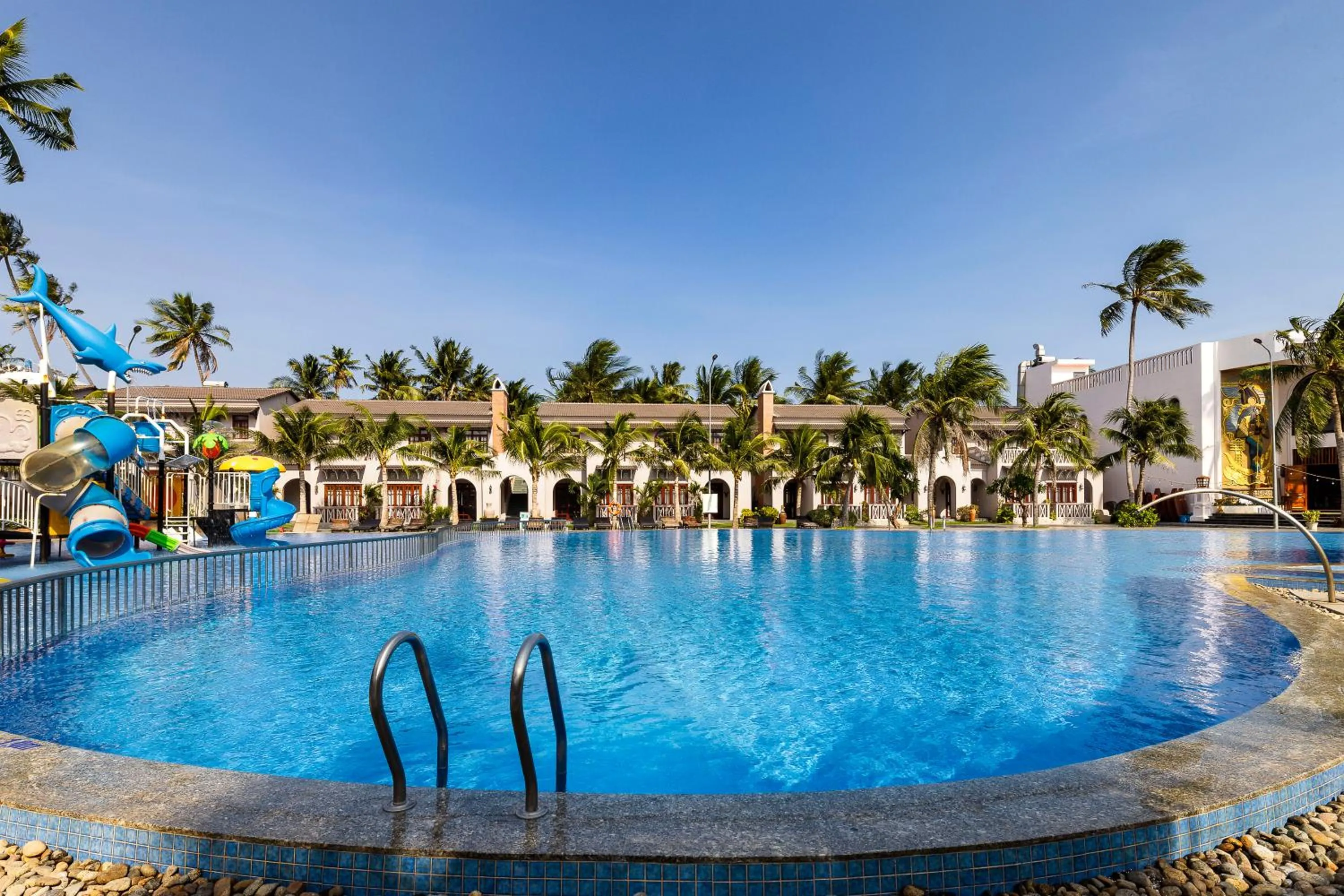 Swimming pool in Le' VIVA Resort Mui Ne