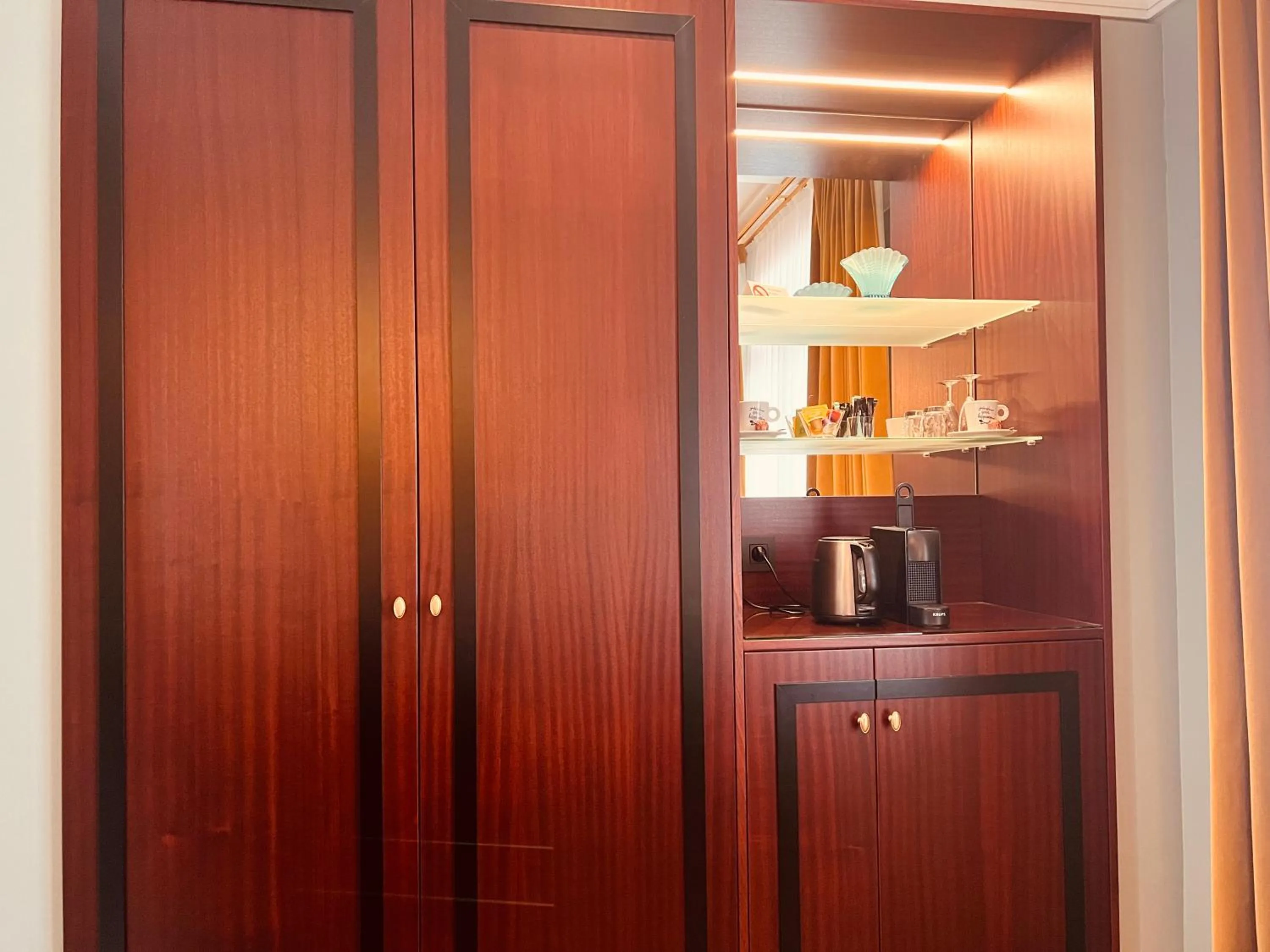 wardrobe in Gatsby Hotel - Adults Only - Small Luxury Hotel - by F-Hotels