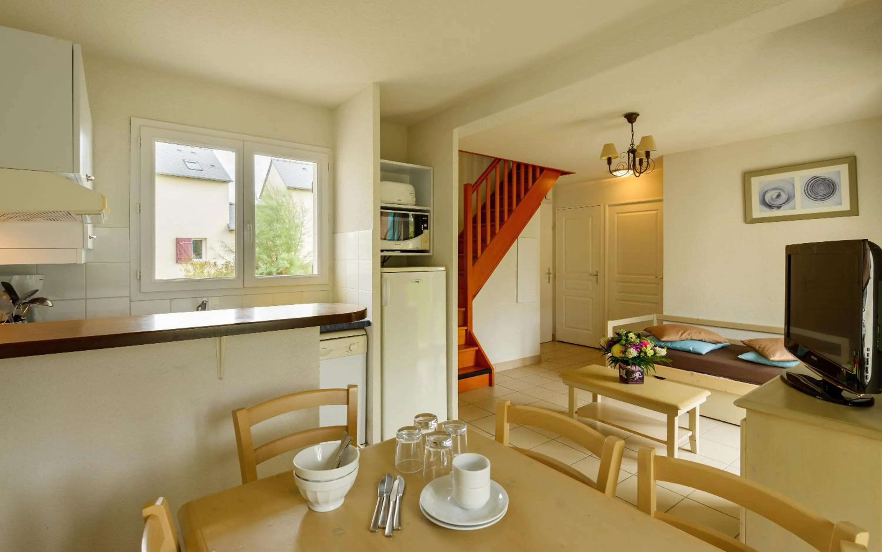 Kitchen or kitchenette in Lagrange Vacances Le Hameau De Peemor Pen