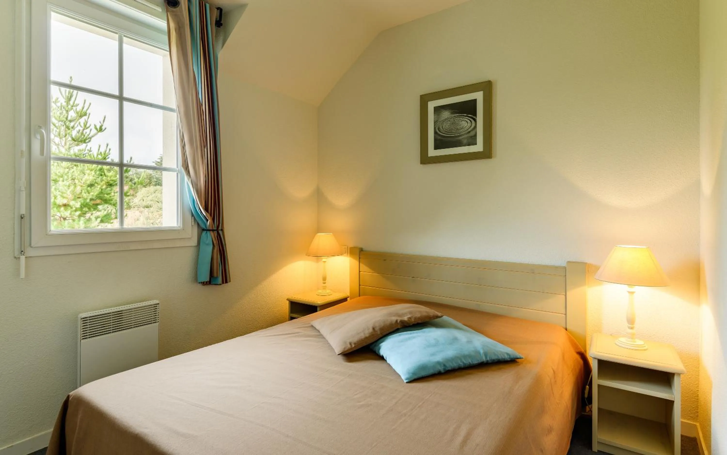 Bedroom, Bed in Lagrange Vacances Le Hameau De Peemor Pen