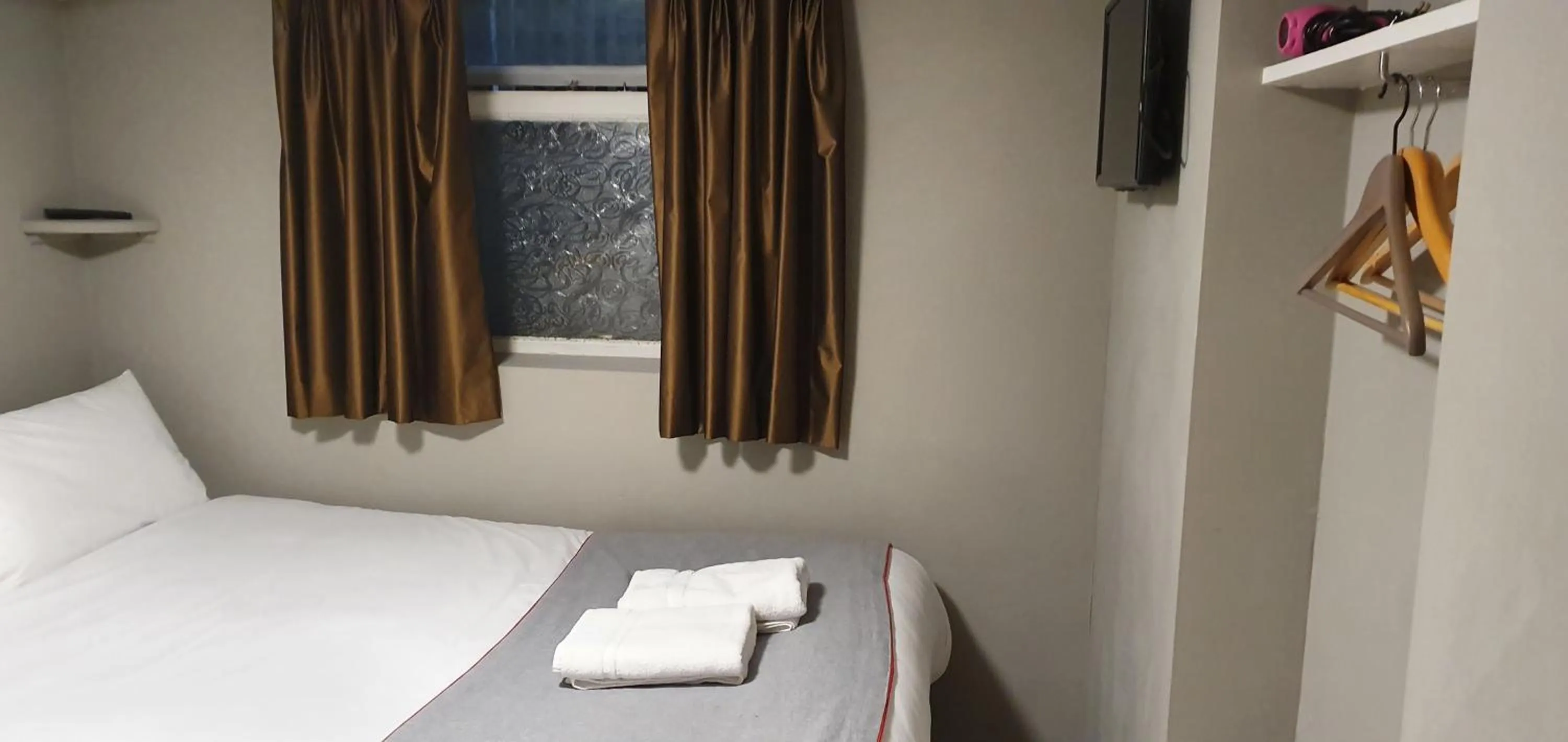 Bedroom in Belgravia Rooms Hotel