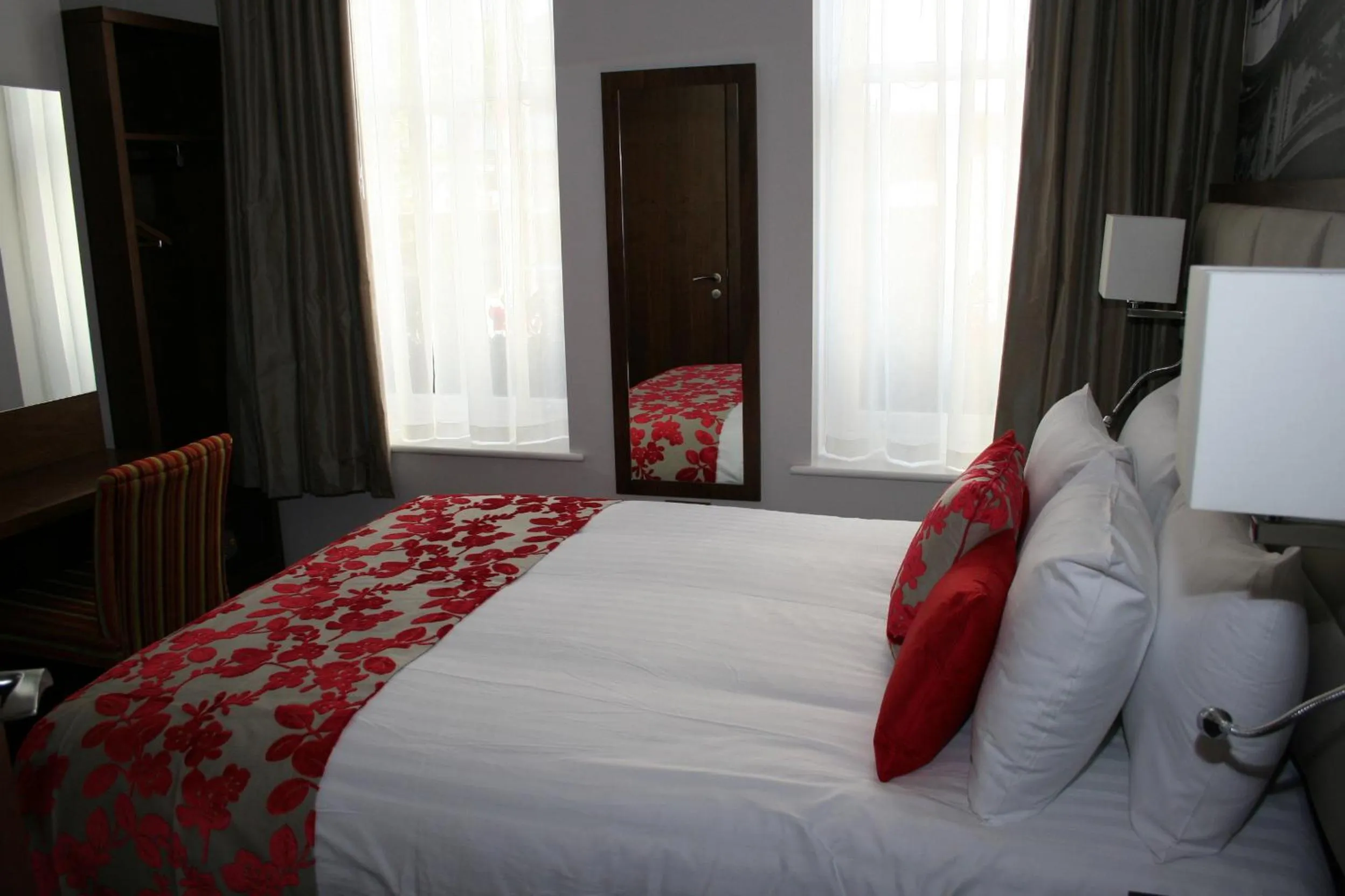 Bedroom, Room Photo in Seraphine Kensington Olympia