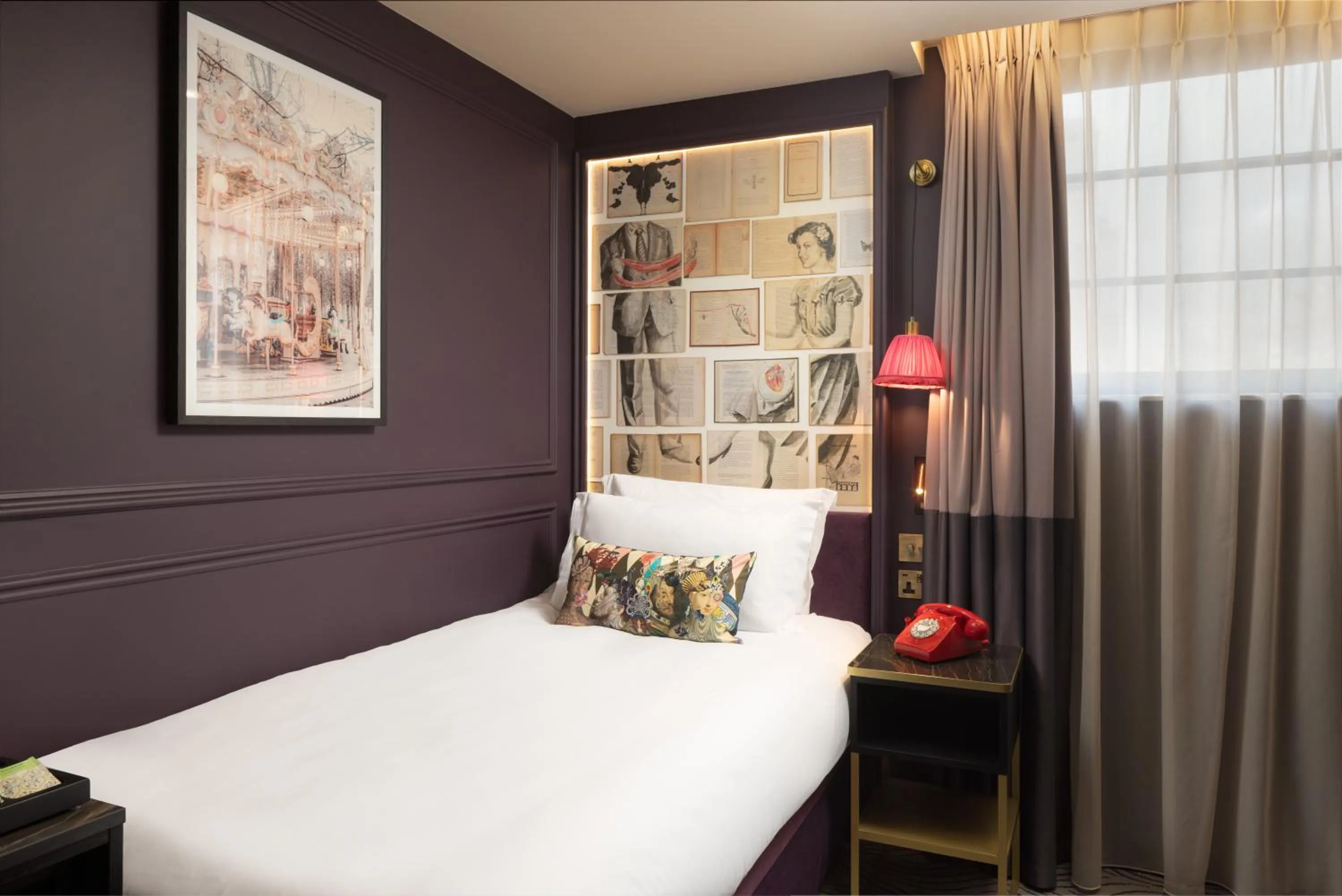 Bedroom, Bed in The Kensington Hideaway