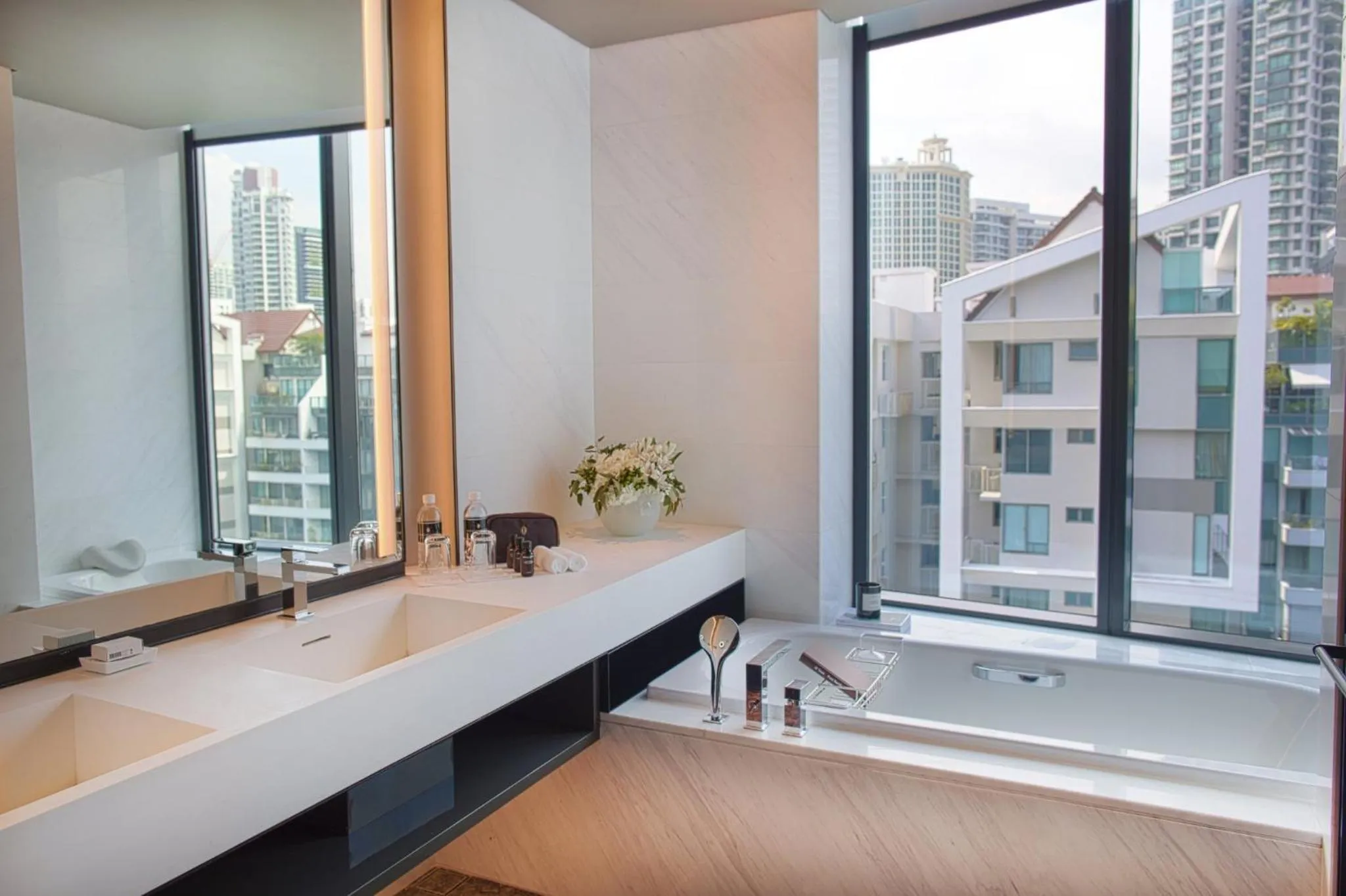 Bathroom in InterContinental Singapore Robertson Quay by IHG