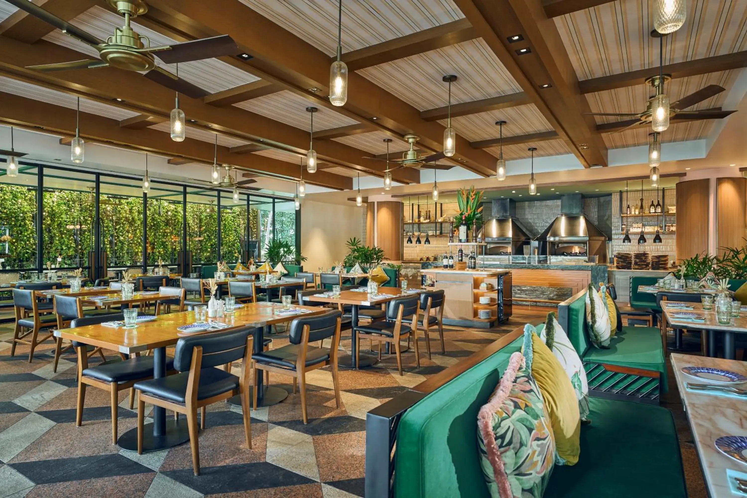 Restaurant/places to eat in InterContinental Singapore Robertson Quay by IHG Restaurant/places to eat in InterContinental Singapore Robertson Quay by IHG