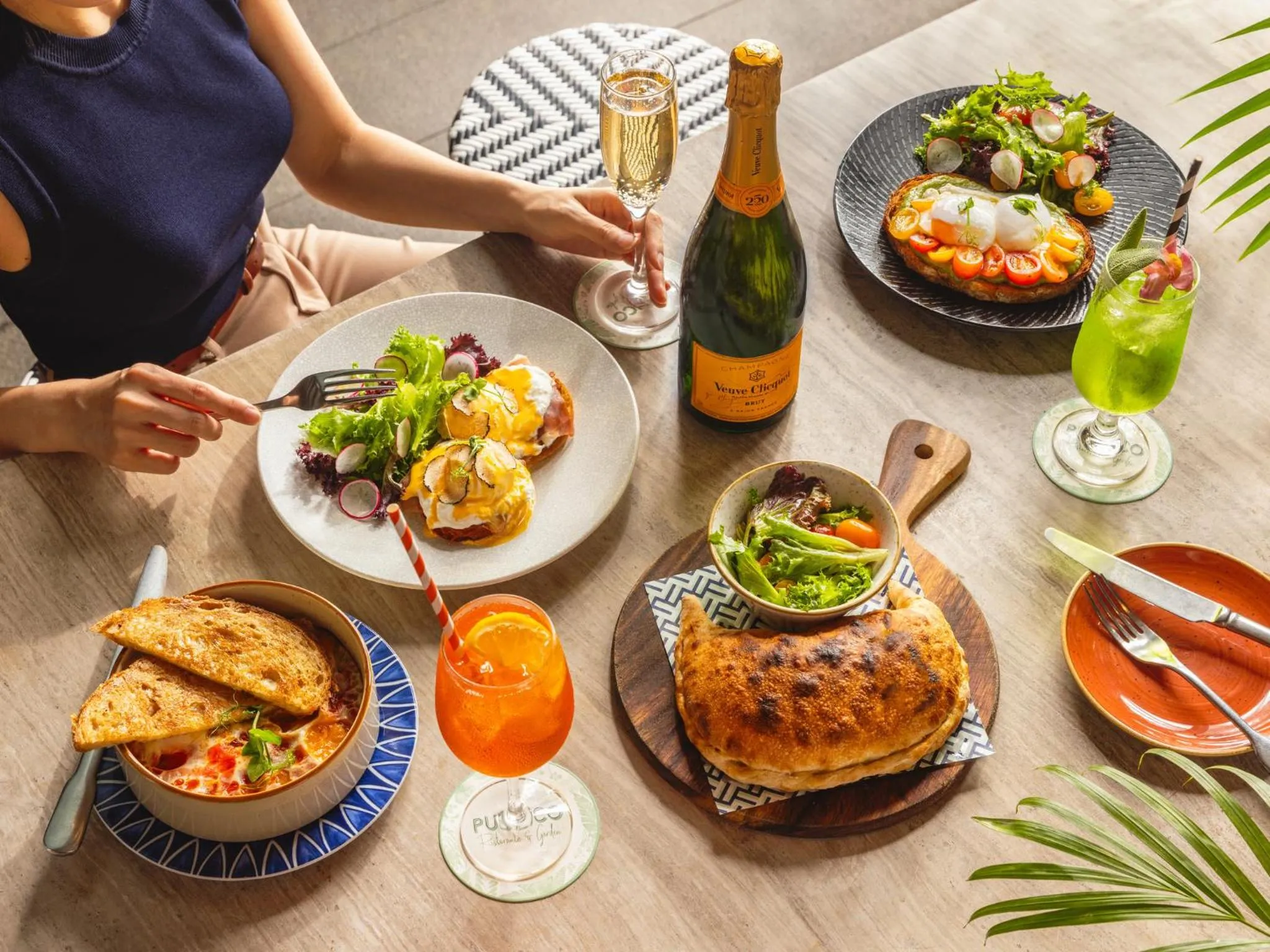 Restaurant/places to eat in InterContinental Singapore Robertson Quay by IHG