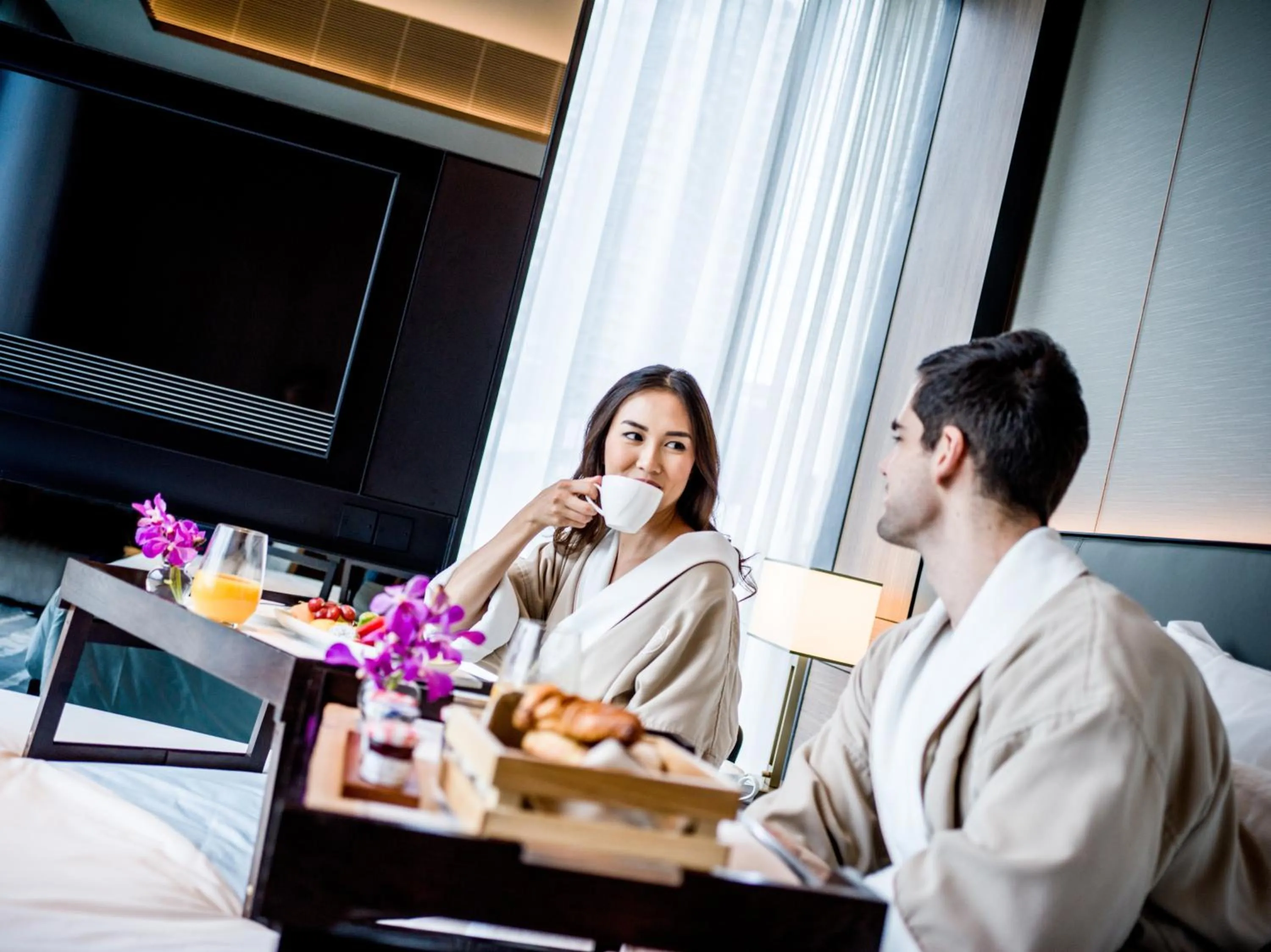 Photo of the whole room in InterContinental Singapore Robertson Quay by IHG