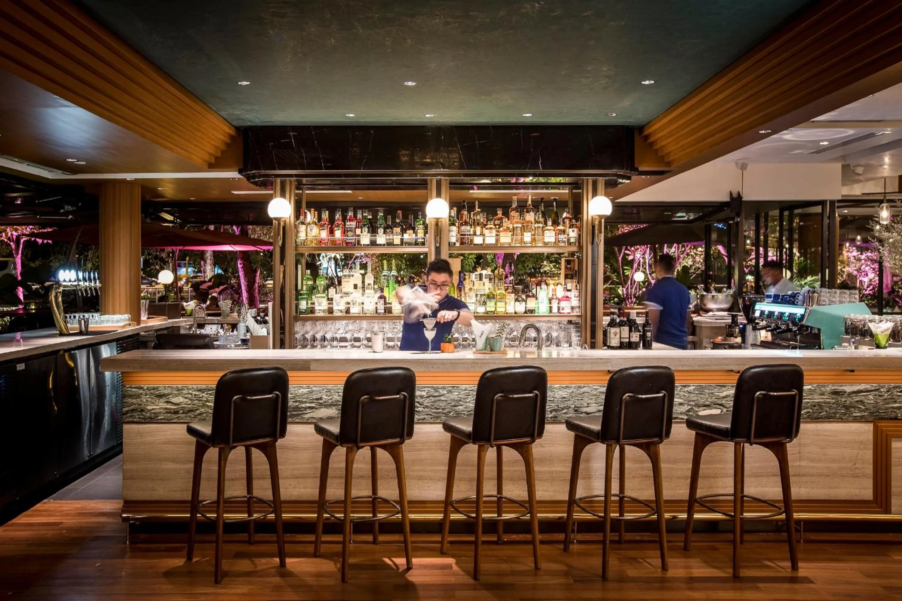 Lounge or bar in InterContinental Singapore Robertson Quay by IHG