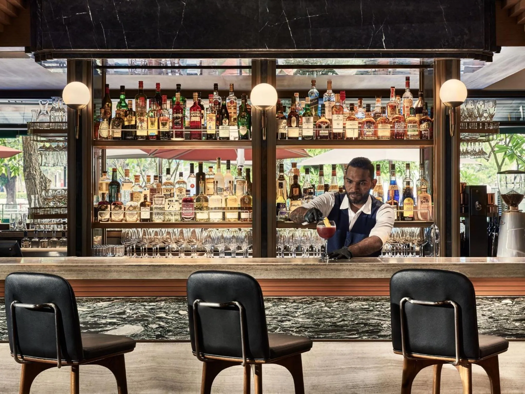 Lounge or bar in InterContinental Singapore Robertson Quay by IHG