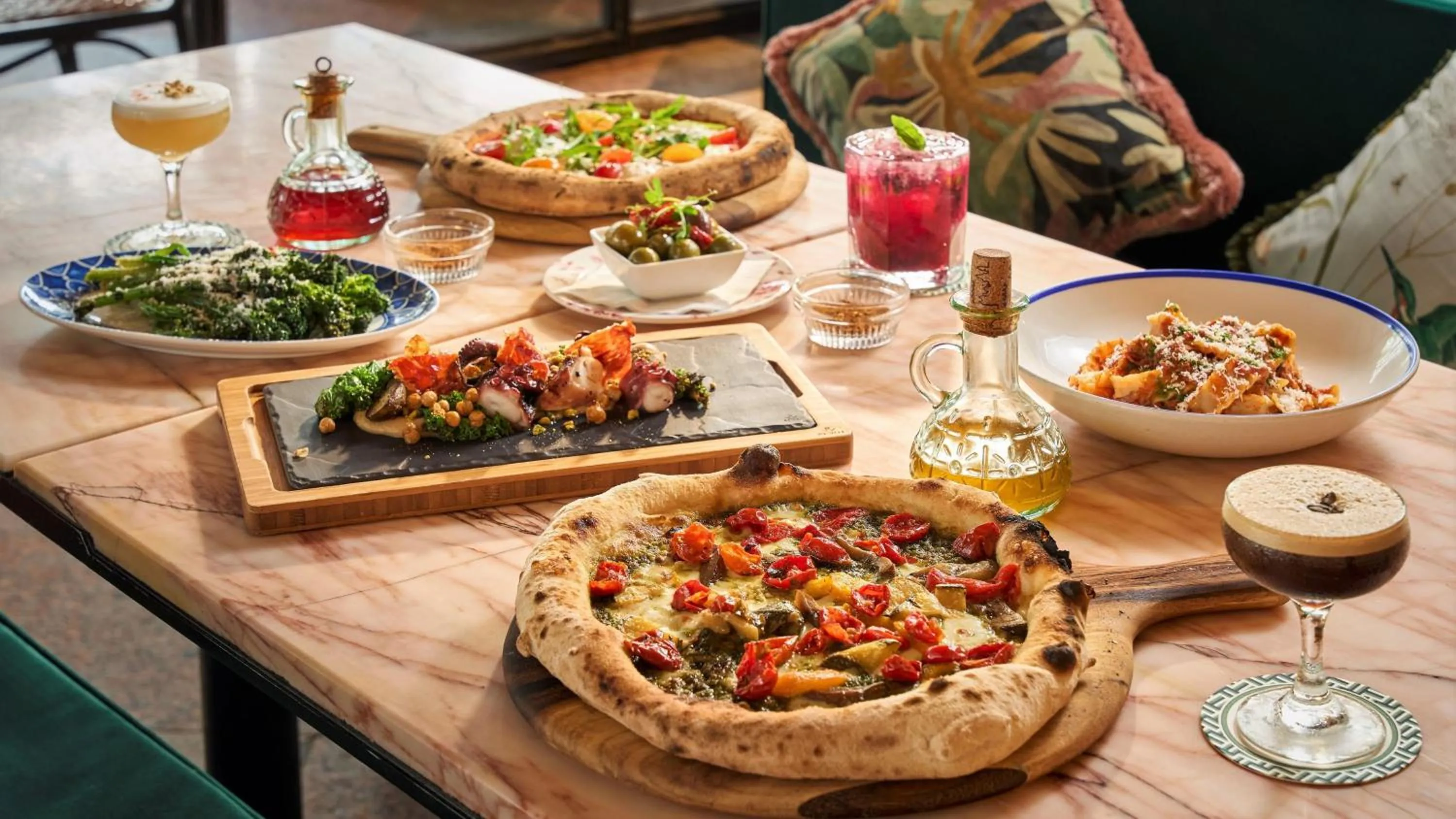 Restaurant/places to eat in InterContinental Singapore Robertson Quay by IHG