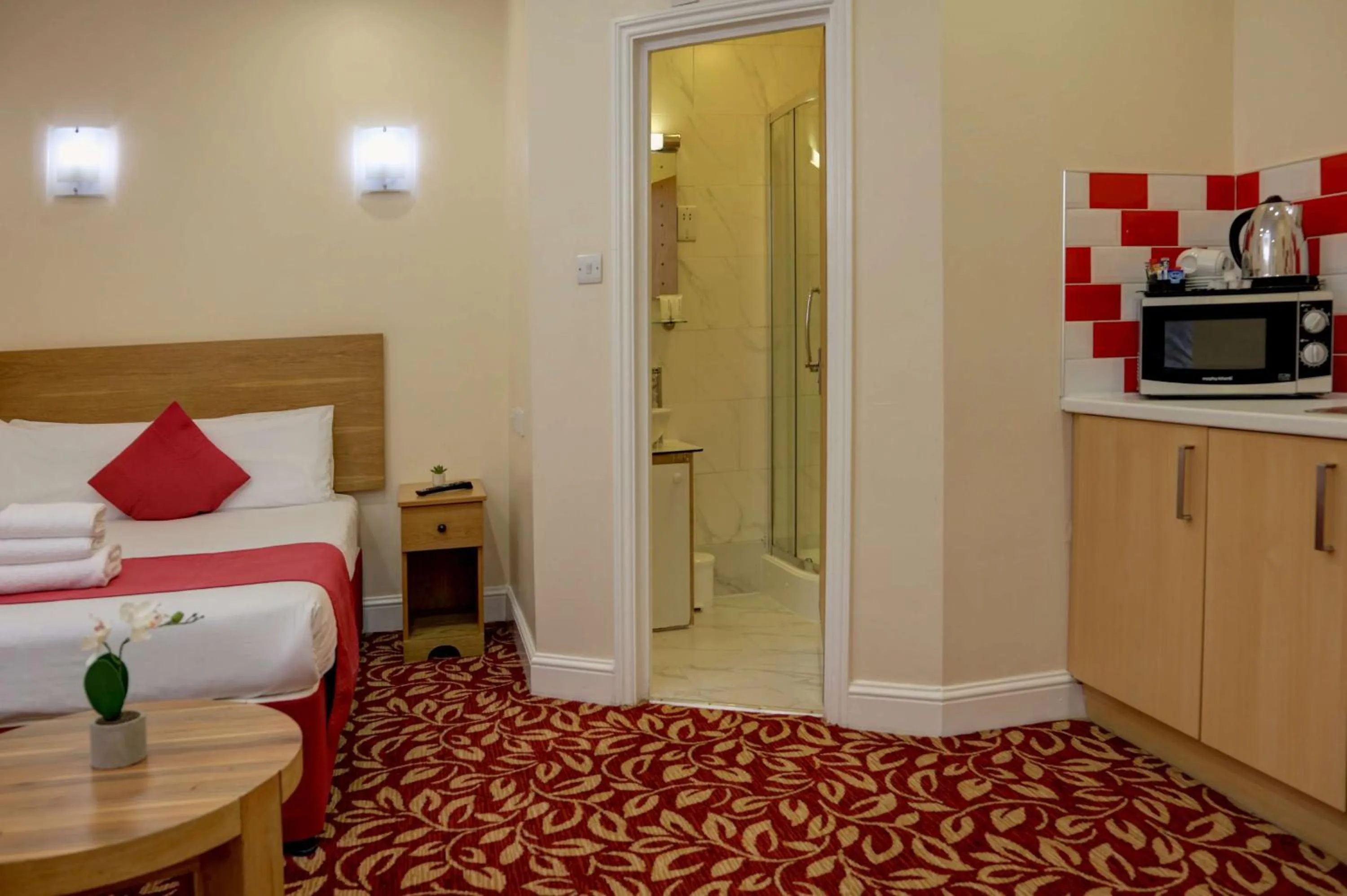 Photo of the whole room, Bed in Best Western London Ilford Hotel