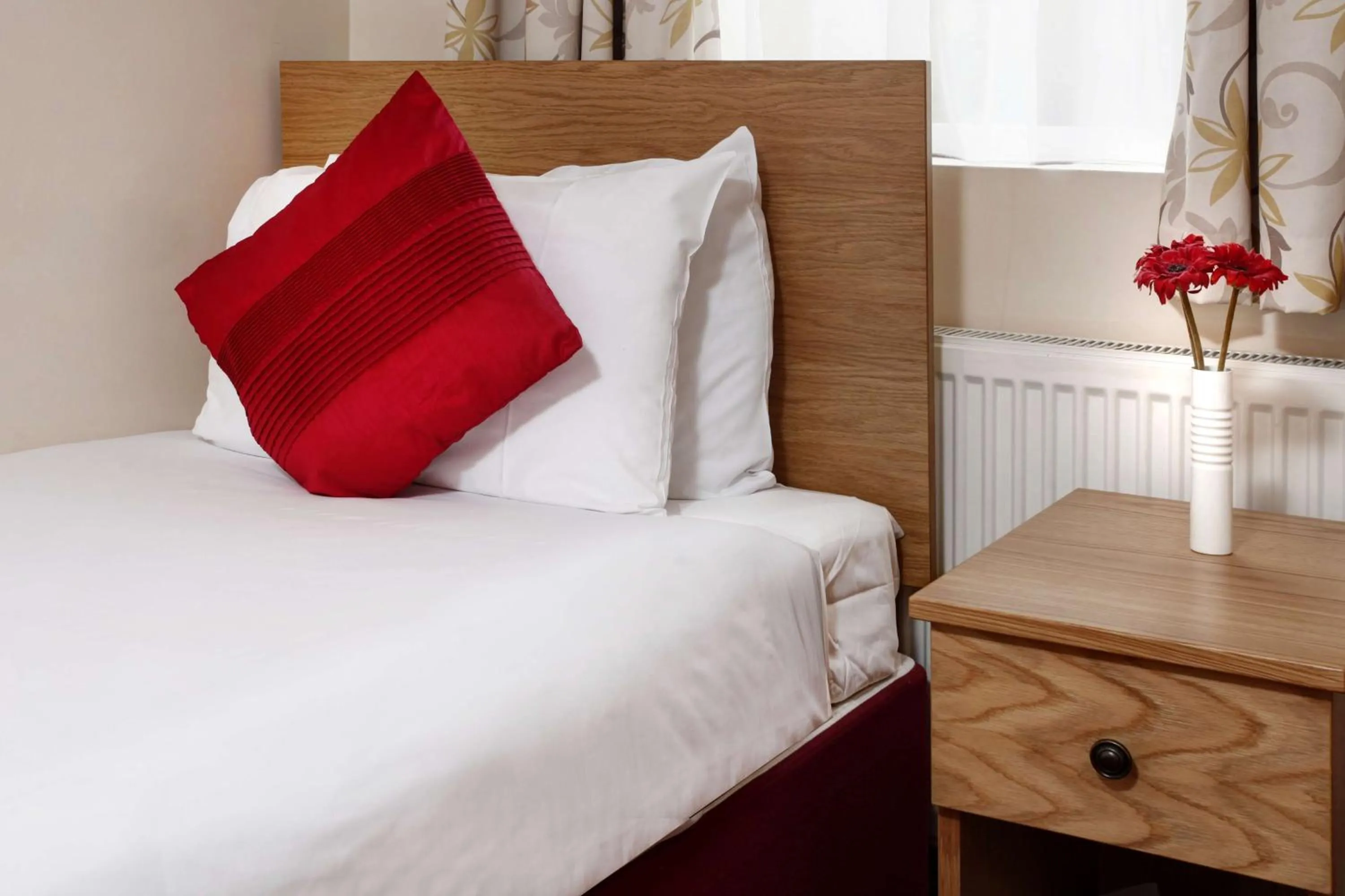 Bedroom, Bed in Best Western London Ilford Hotel