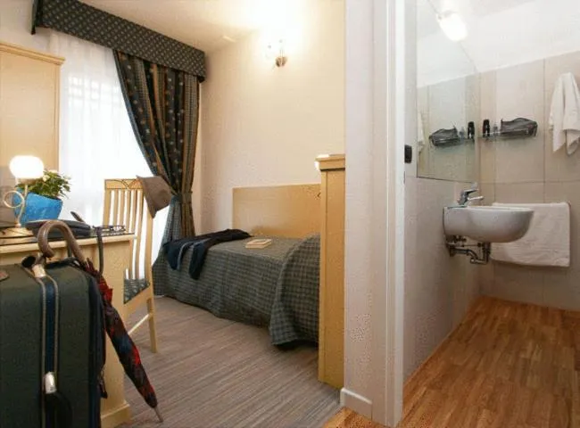 Photo of the whole room, Bed in Hotel Mary