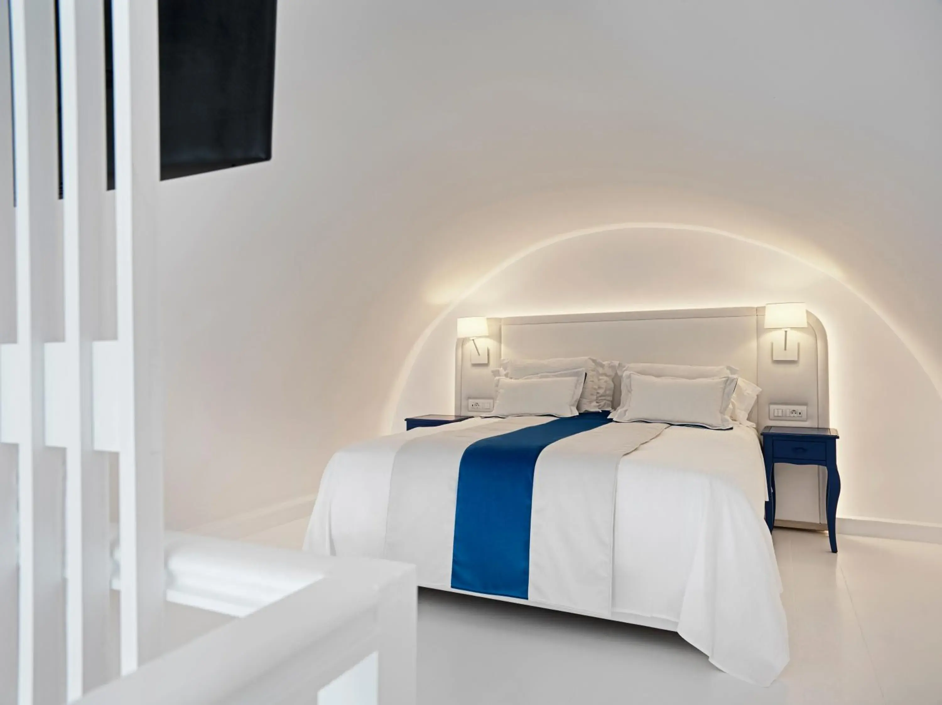 Bed in Katikies Santorini - The Leading Hotels Of The World Bed in Katikies Santorini - The Leading Hotels Of The World