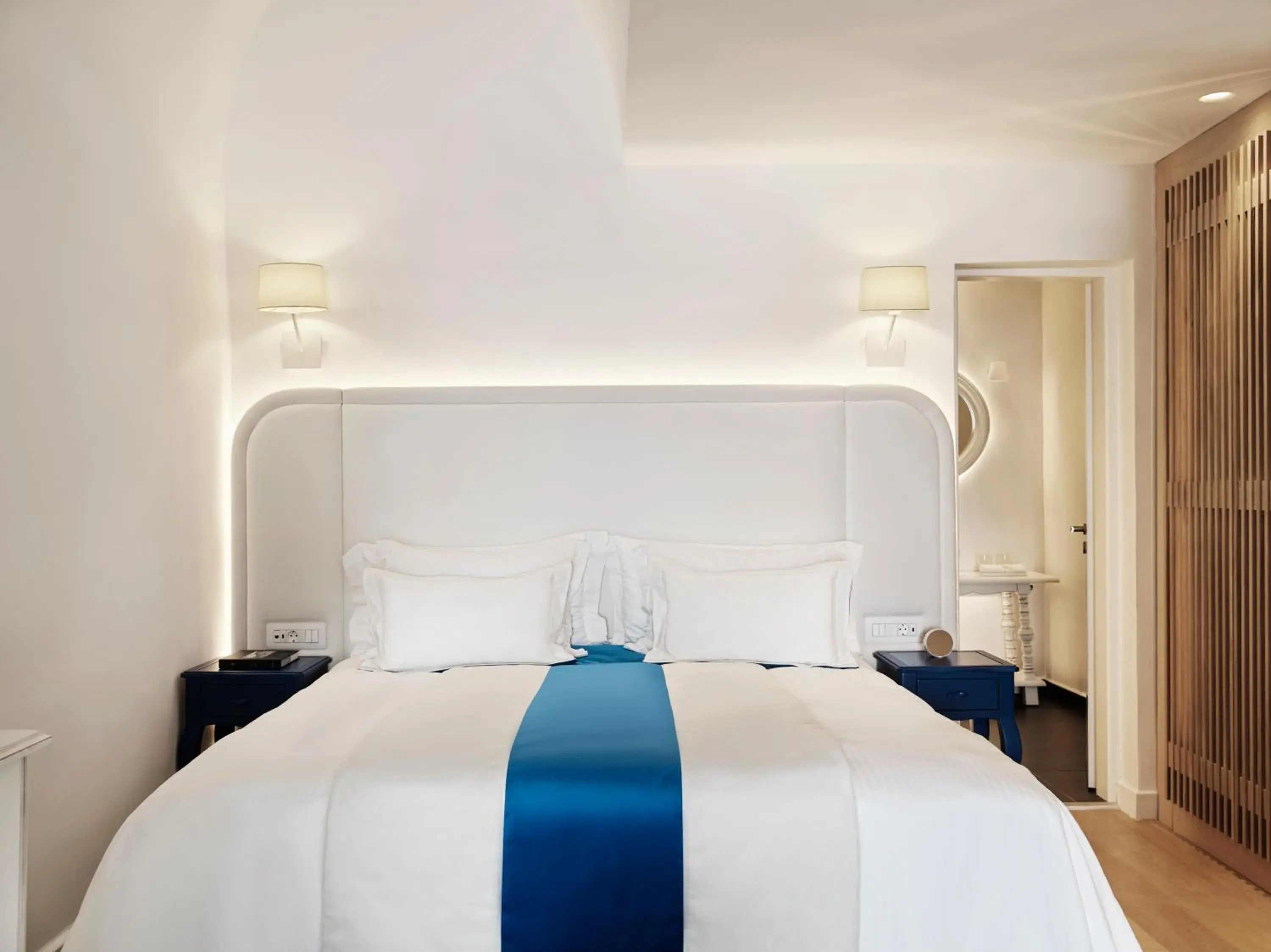 Bed in Katikies Santorini - The Leading Hotels Of The World Bed in Katikies Santorini - The Leading Hotels Of The World