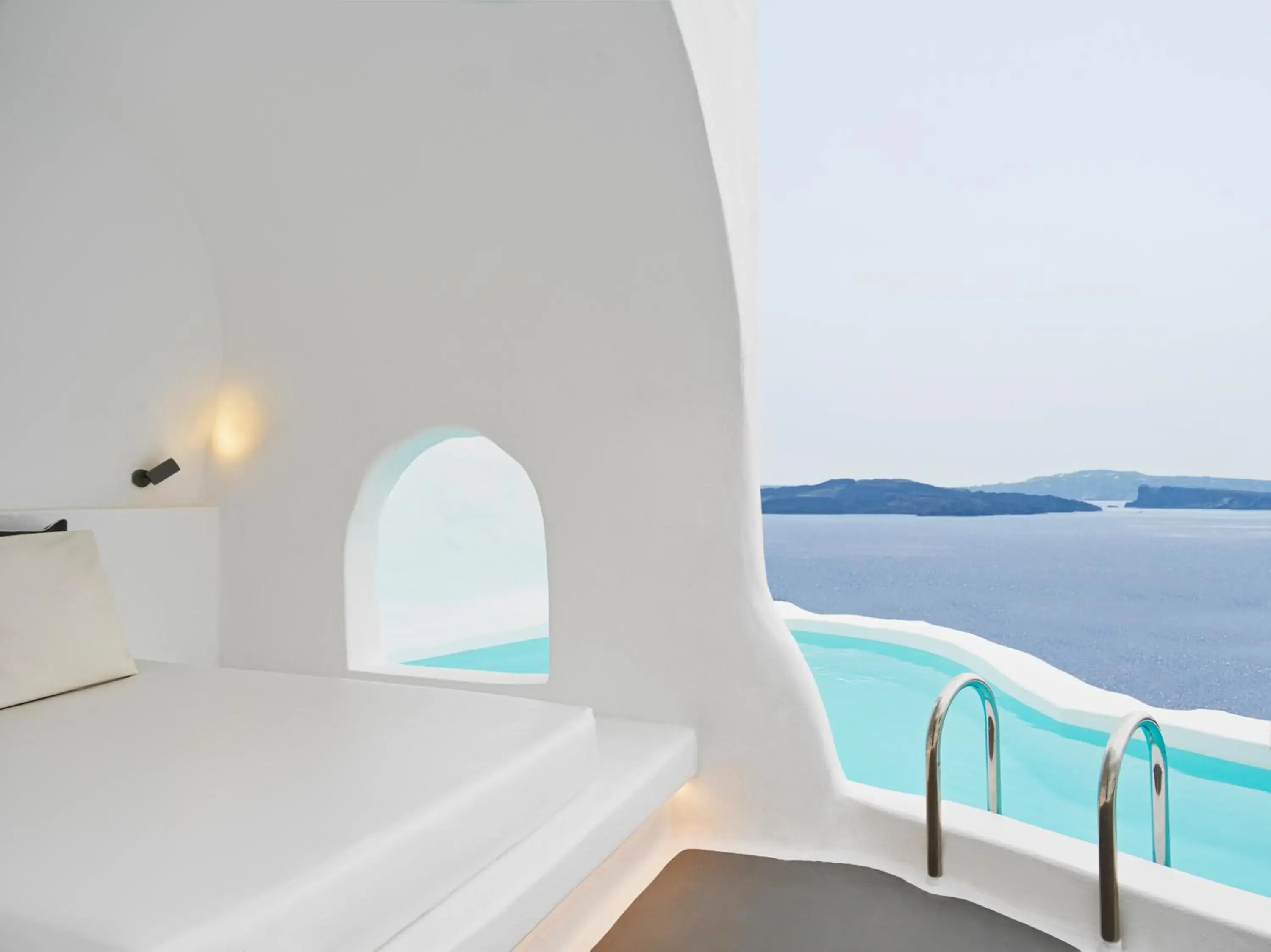 Sea view, Bed in Katikies Santorini - The Leading Hotels Of The World Sea view, Bed in Katikies Santorini - The Leading Hotels Of The World