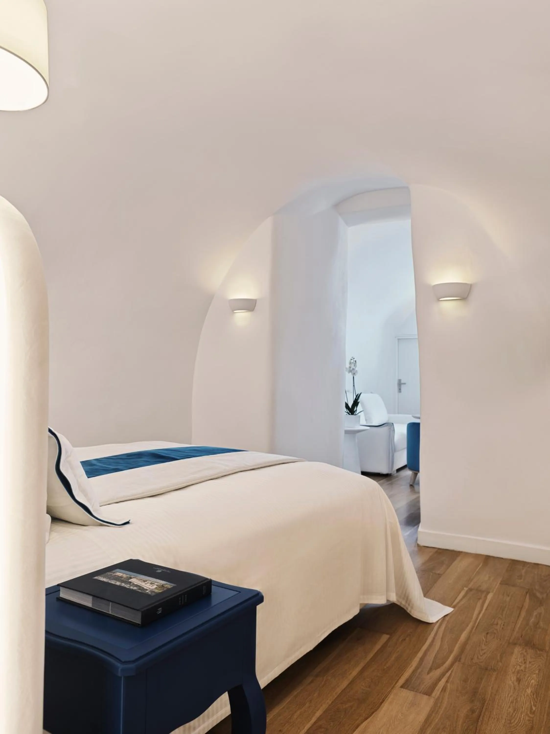 Photo of the whole room, Bed in Katikies Santorini - The Leading Hotels Of The World