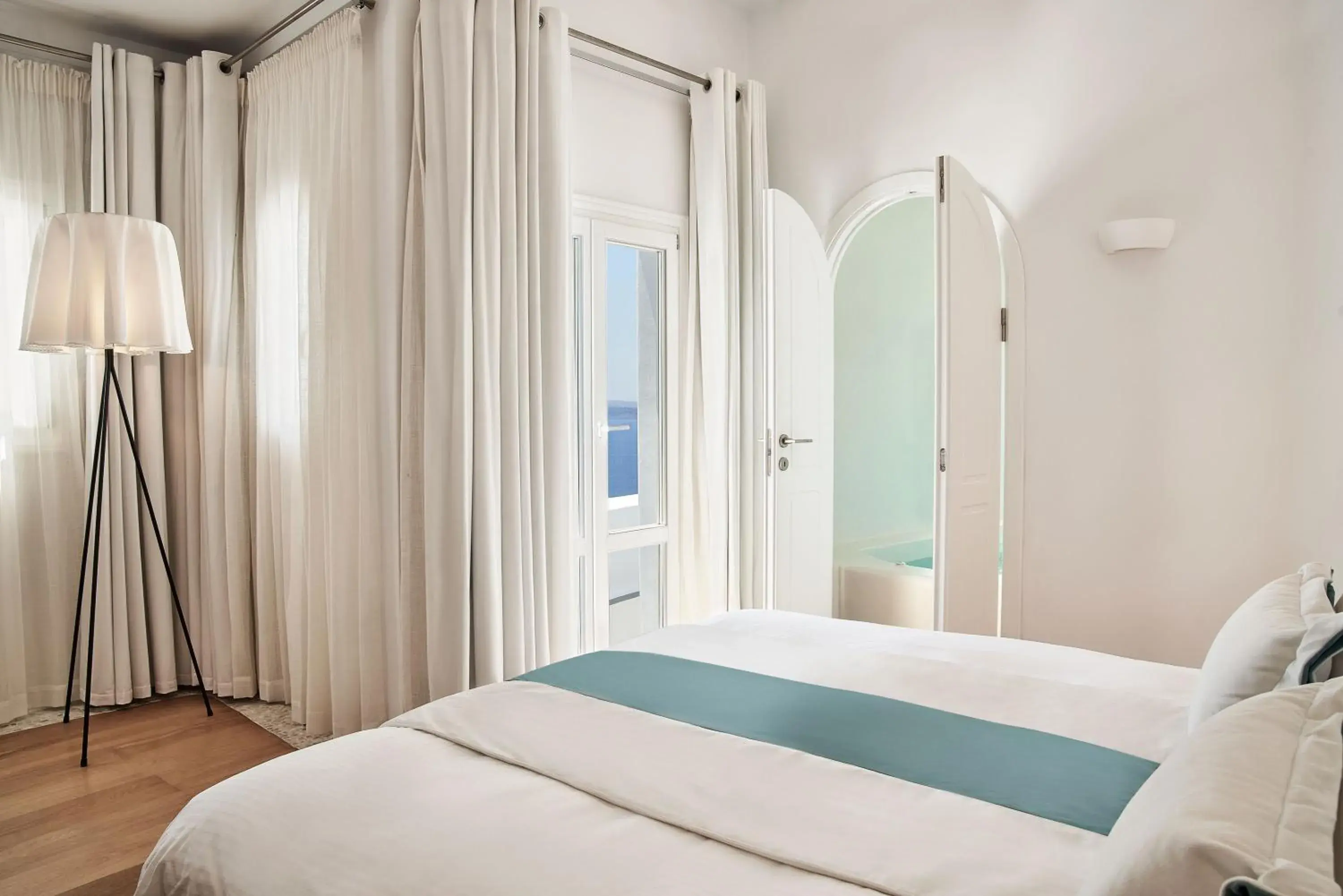 Photo of the whole room, Bed in Katikies Kirini Santorini - The Leading Hotels Of The World Photo of the whole room, Bed in Katikies Kirini Santorini - The Leading Hotels Of The World