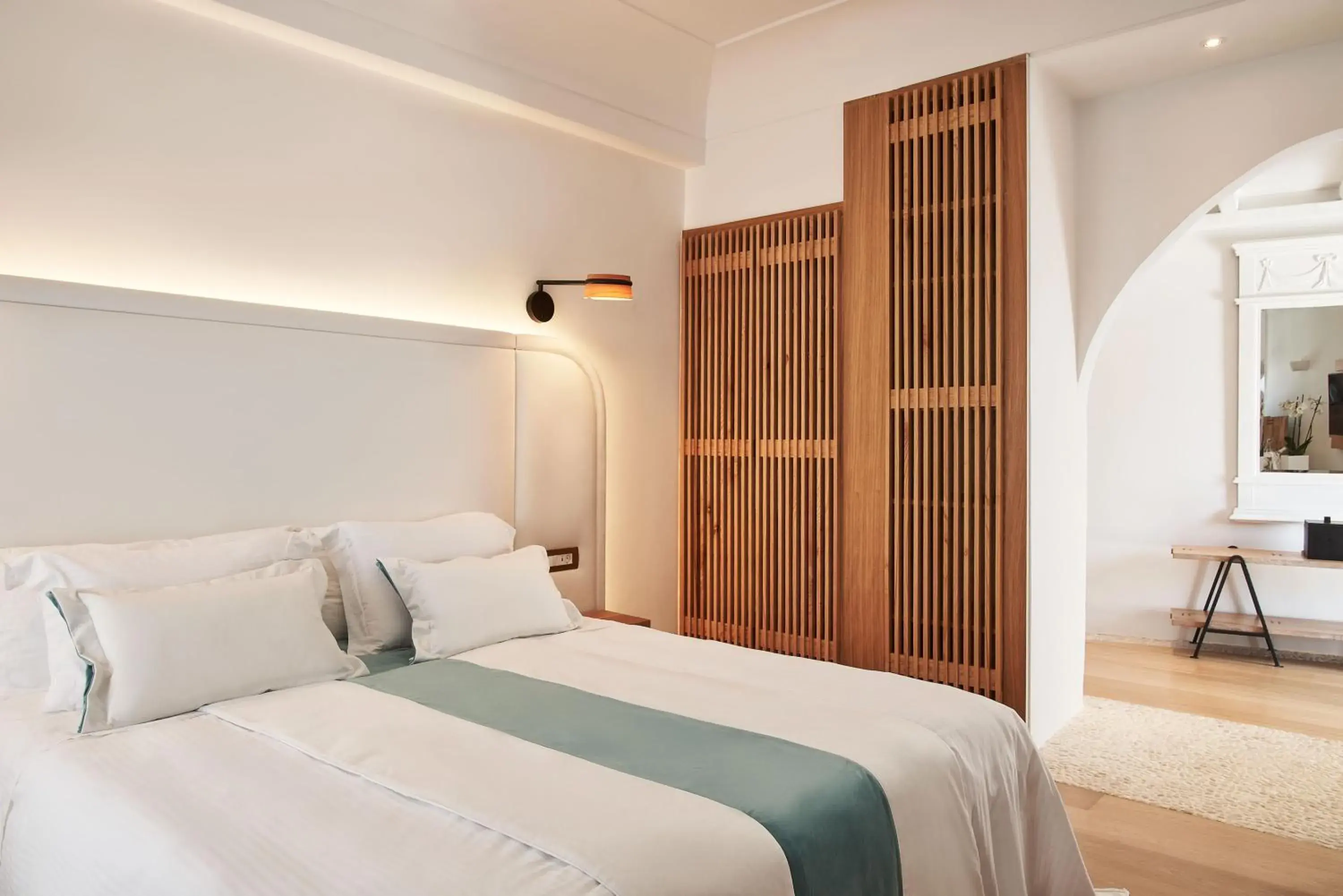 Bed in Katikies Kirini Santorini - The Leading Hotels Of The World Bed in Katikies Kirini Santorini - The Leading Hotels Of The World