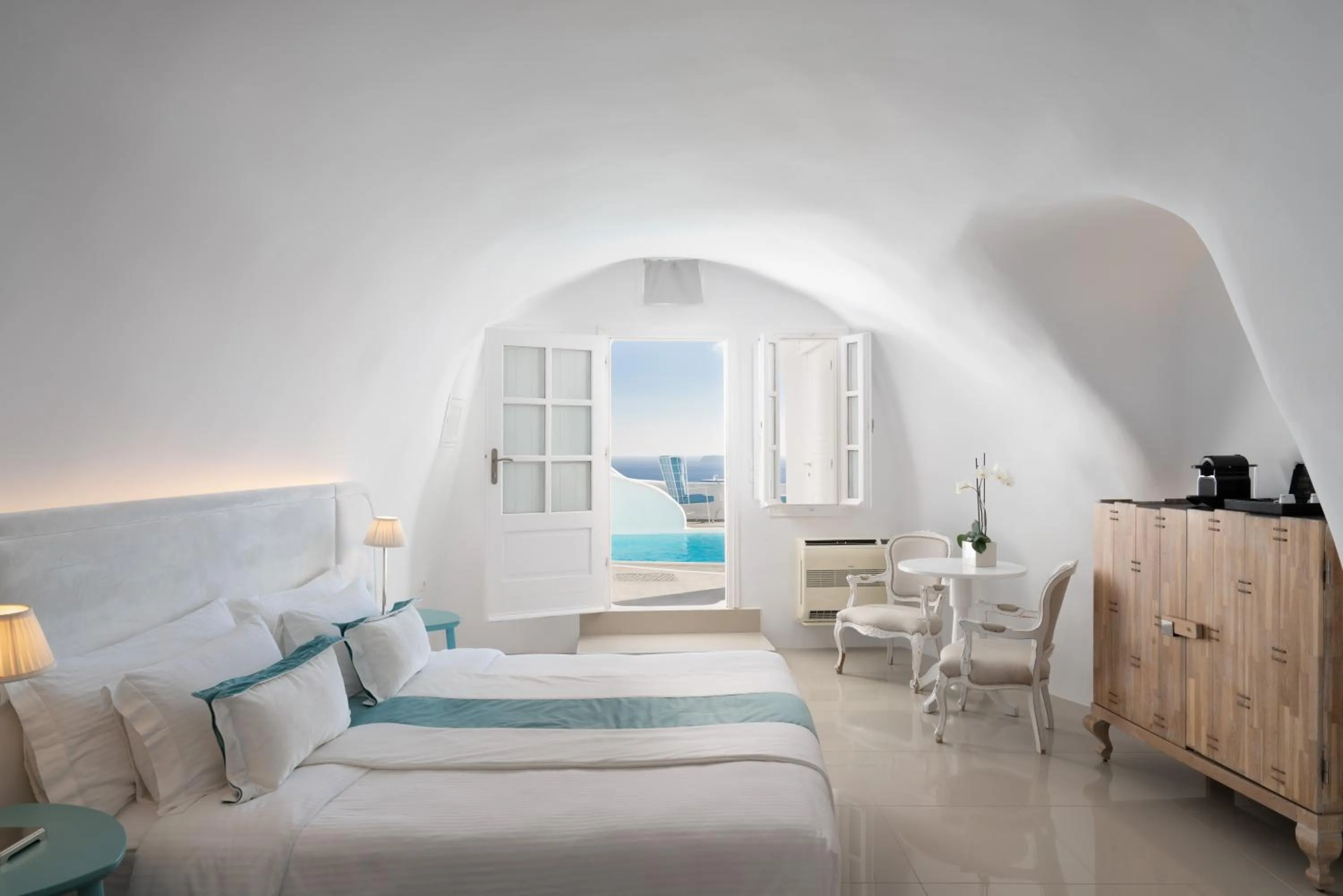 Photo of the whole room, Bed in Katikies Kirini Santorini - The Leading Hotels Of The World