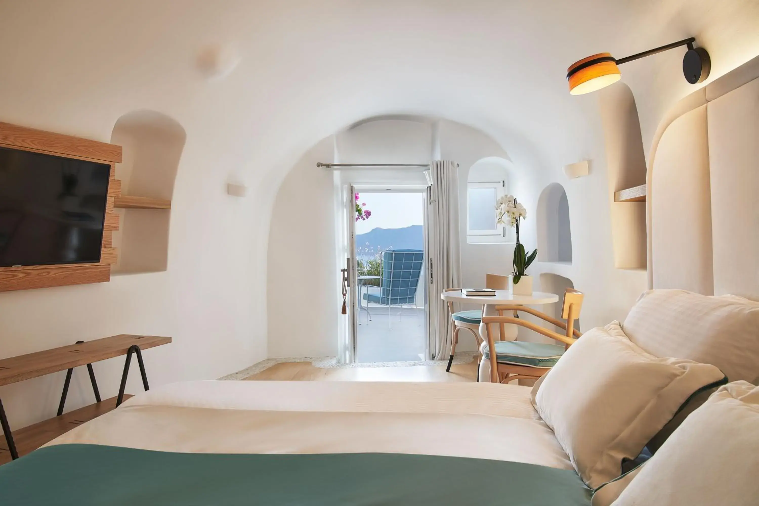 Bed in Katikies Kirini Santorini - The Leading Hotels Of The World Bed in Katikies Kirini Santorini - The Leading Hotels Of The World