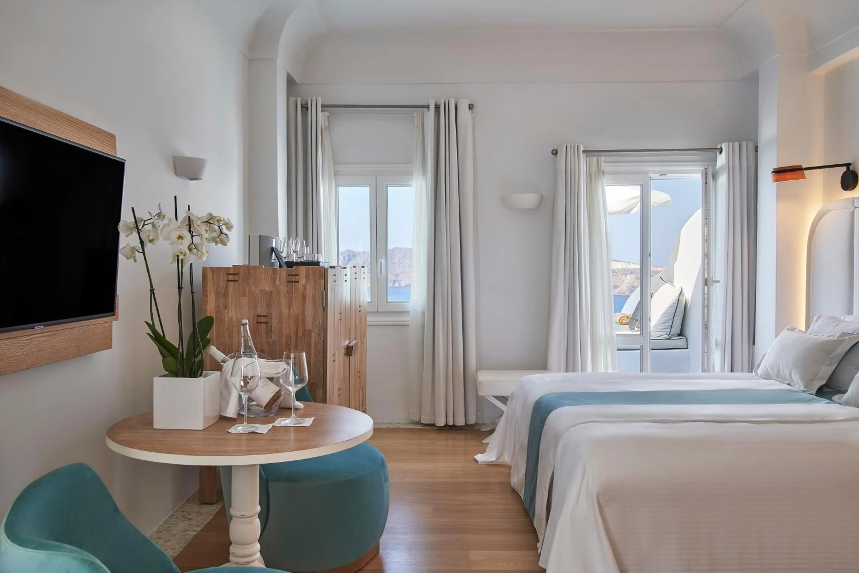 Photo of the whole room, Bed in Katikies Kirini Santorini - The Leading Hotels Of The World