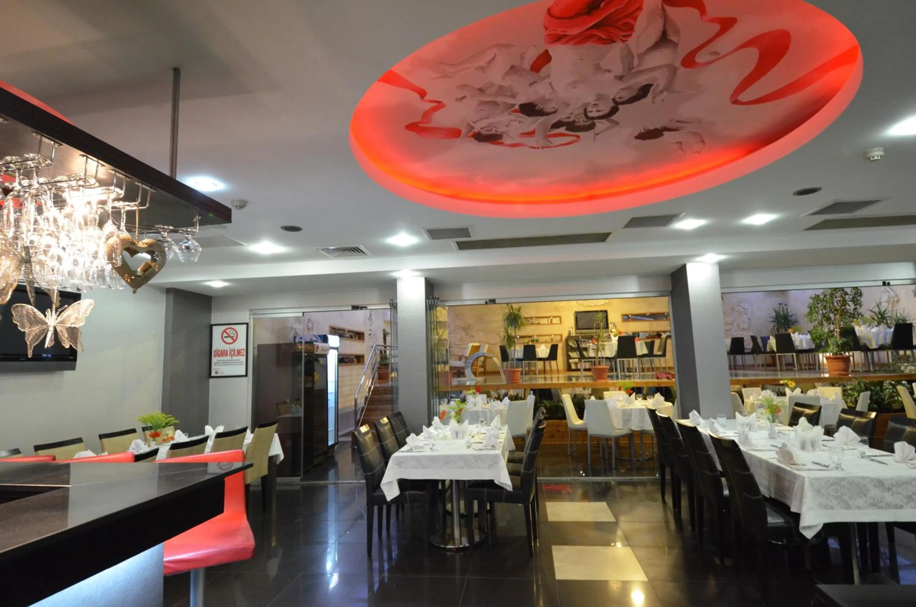 Restaurant/places to eat in May park HOTEL