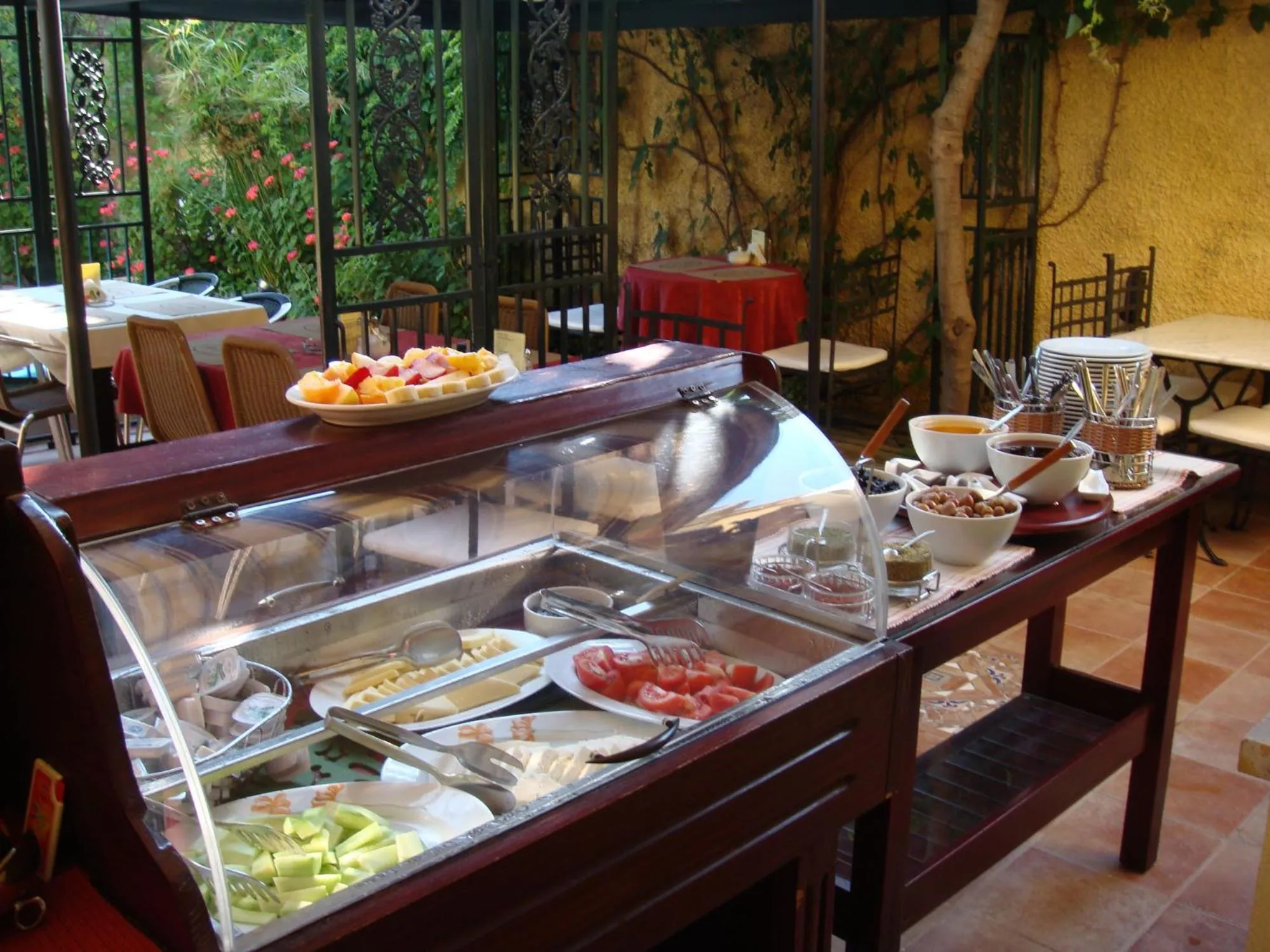 Breakfast in Villa Danlin Hotel
