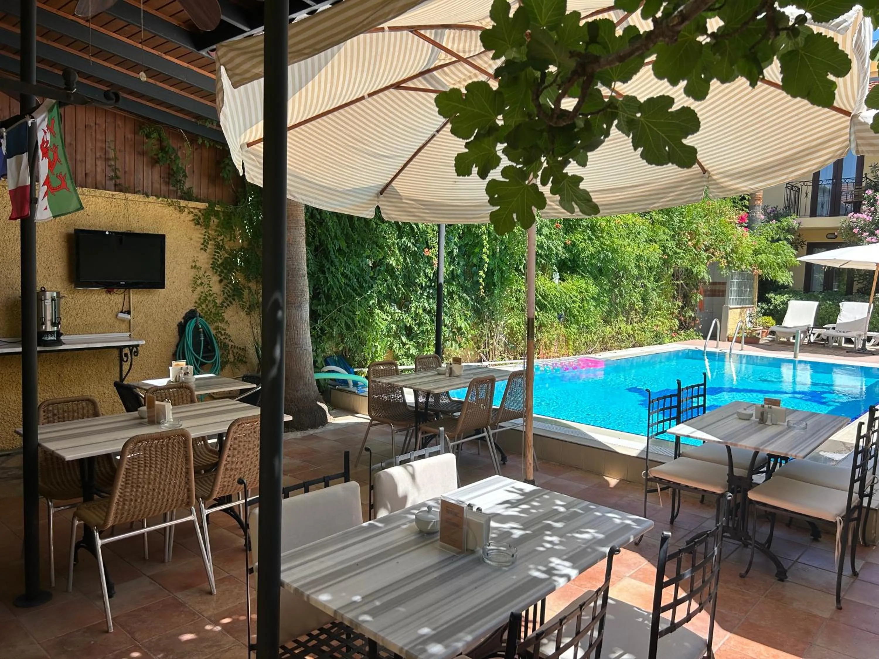 Breakfast in Villa Danlin Hotel