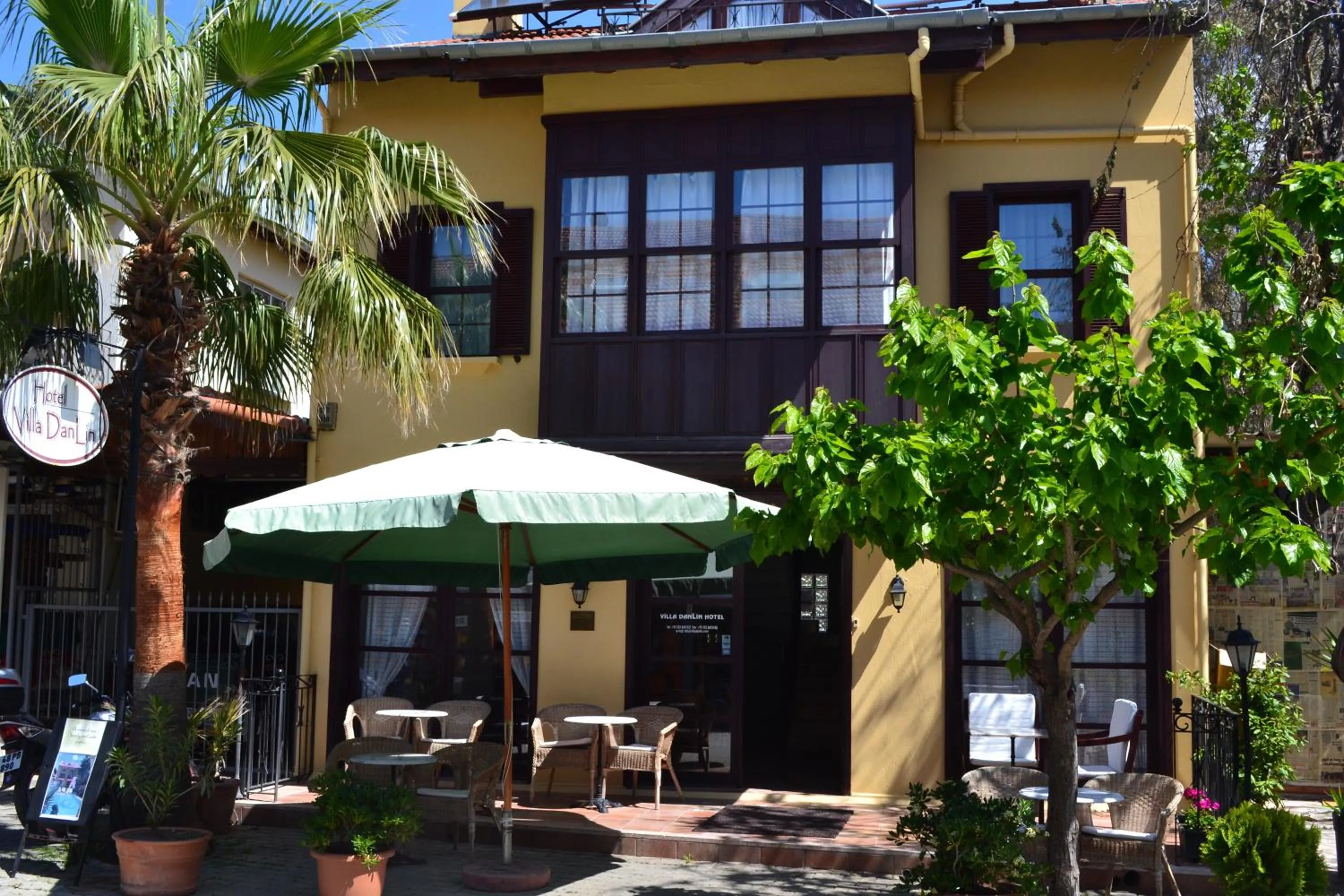 Facade/entrance in Villa Danlin Hotel