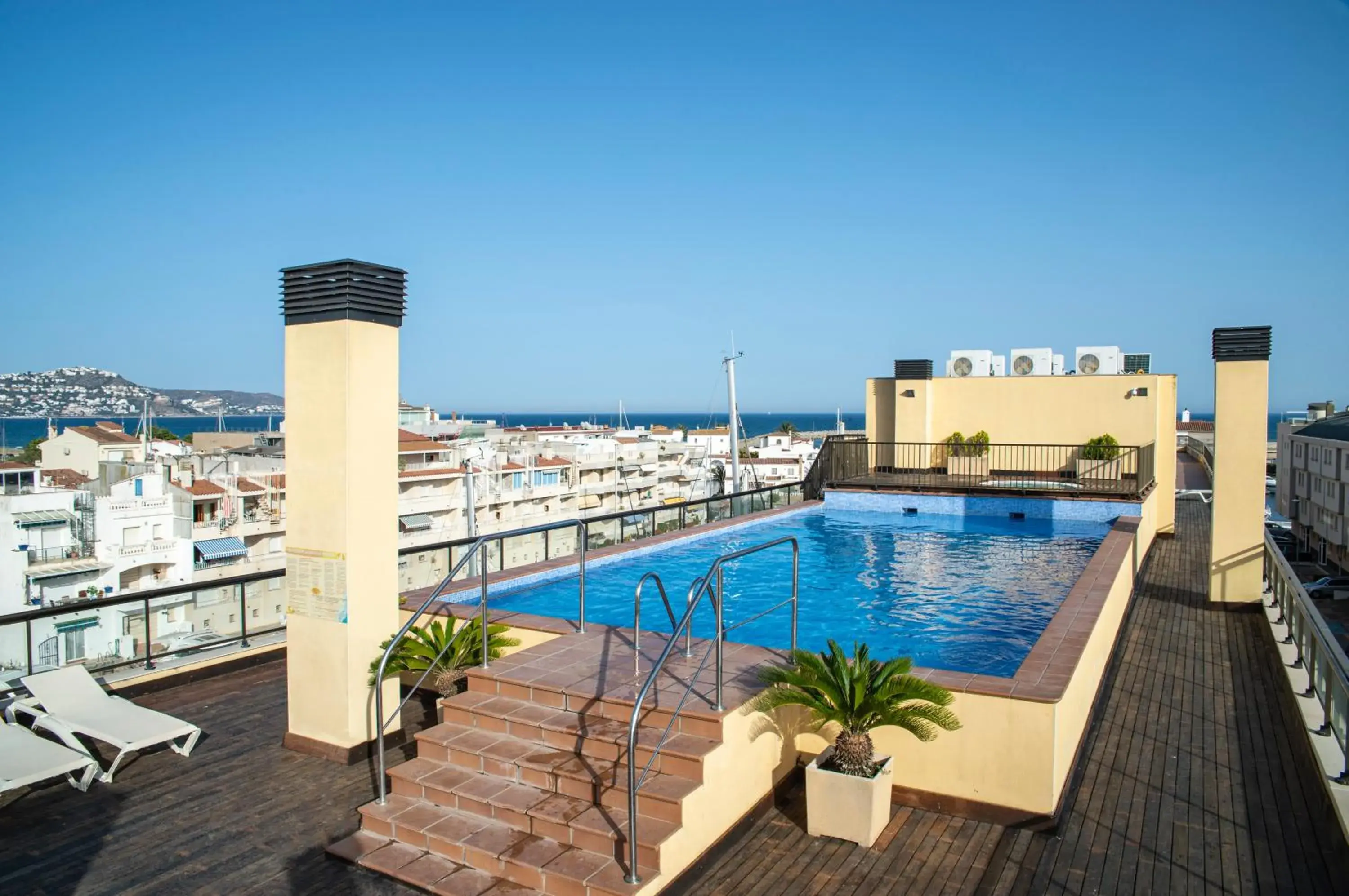 Swimming pool in Pierre & Vacances Empuriabrava Marina Swimming pool in Pierre & Vacances Empuriabrava Marina