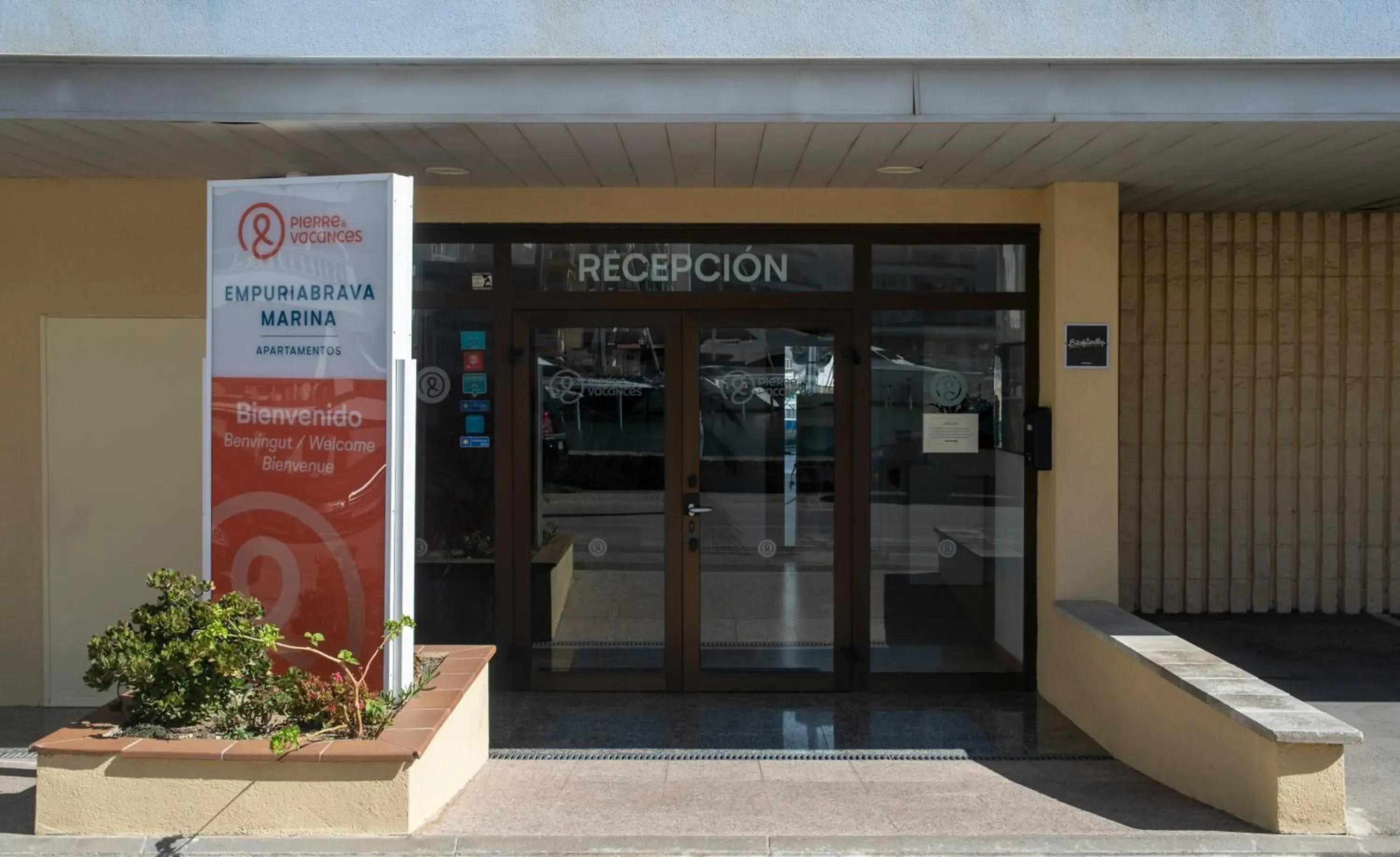 Facade/entrance in Pierre & Vacances Empuriabrava Marina Facade/entrance in Pierre & Vacances Empuriabrava Marina