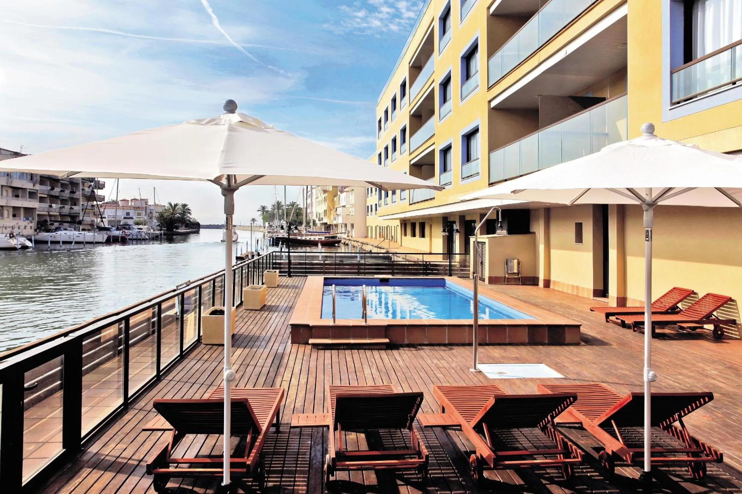 Property building in Pierre & Vacances Empuriabrava Marina