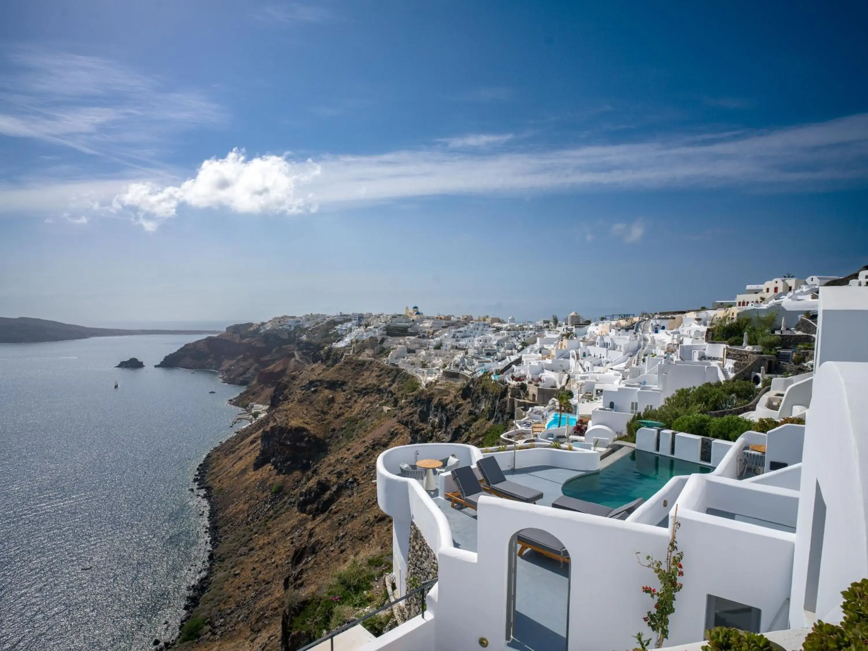 Property building in IKIES Santorini Property building in IKIES Santorini