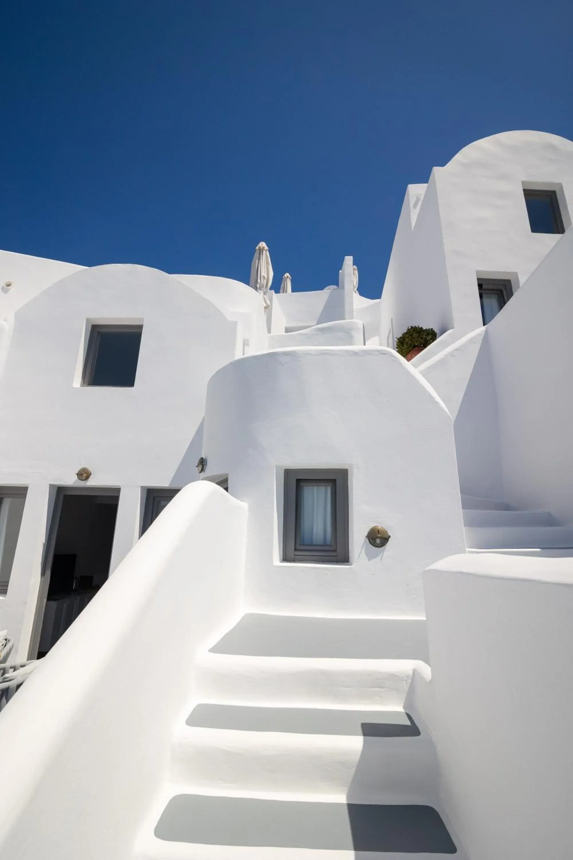 Property building in IKIES Santorini Property building in IKIES Santorini
