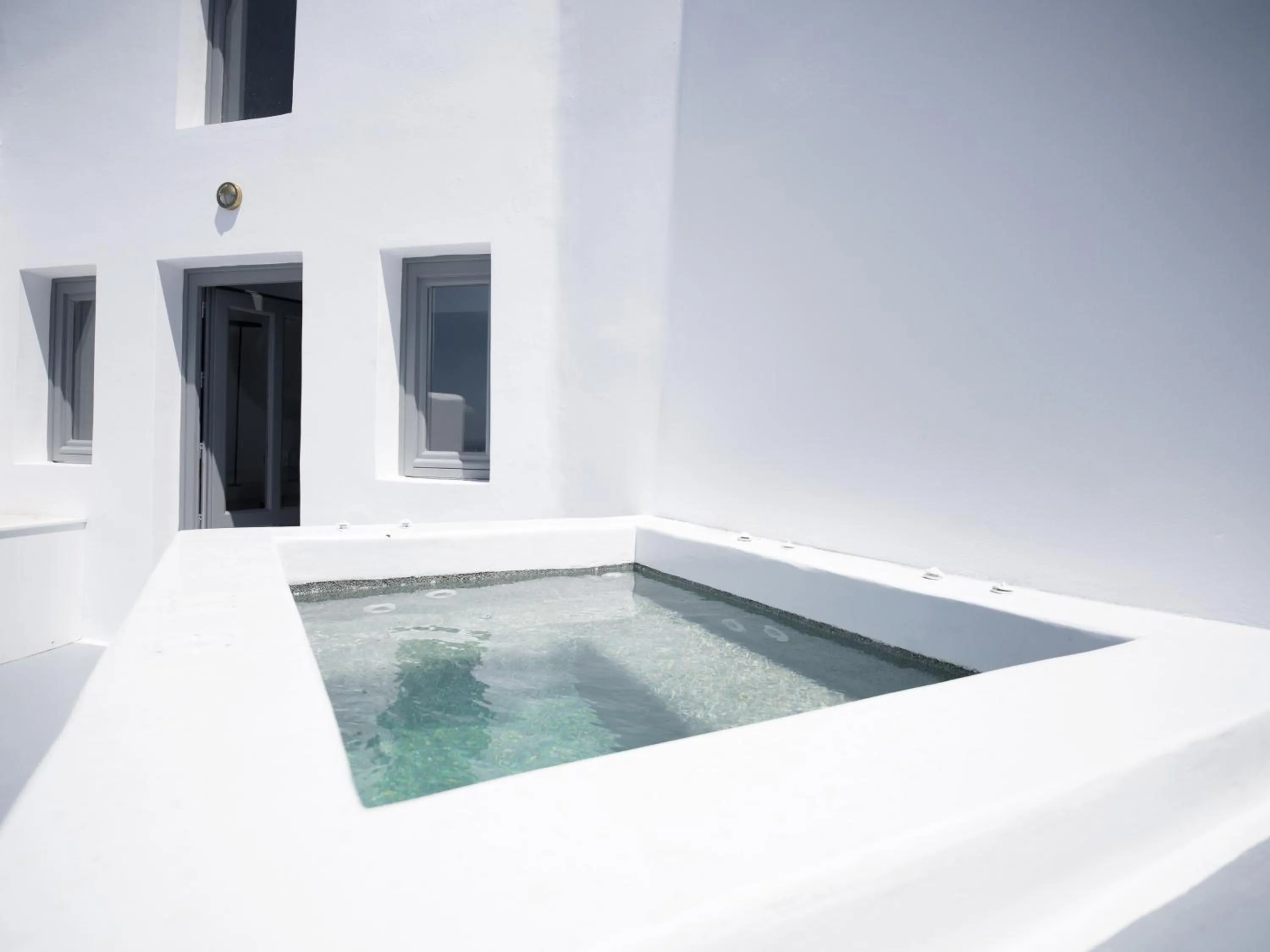 Hot Tub in IKIES Santorini