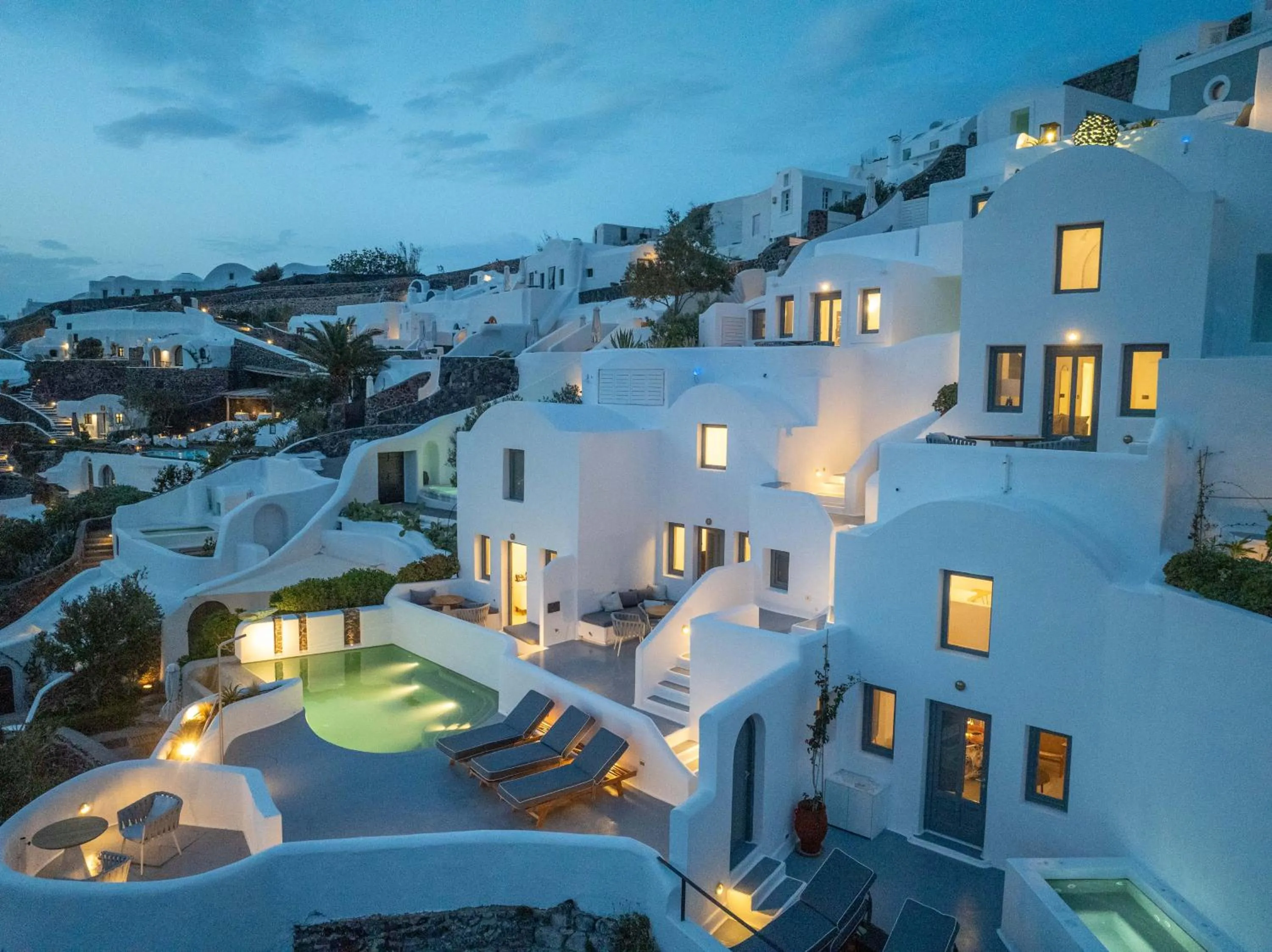 Property building in IKIES Santorini