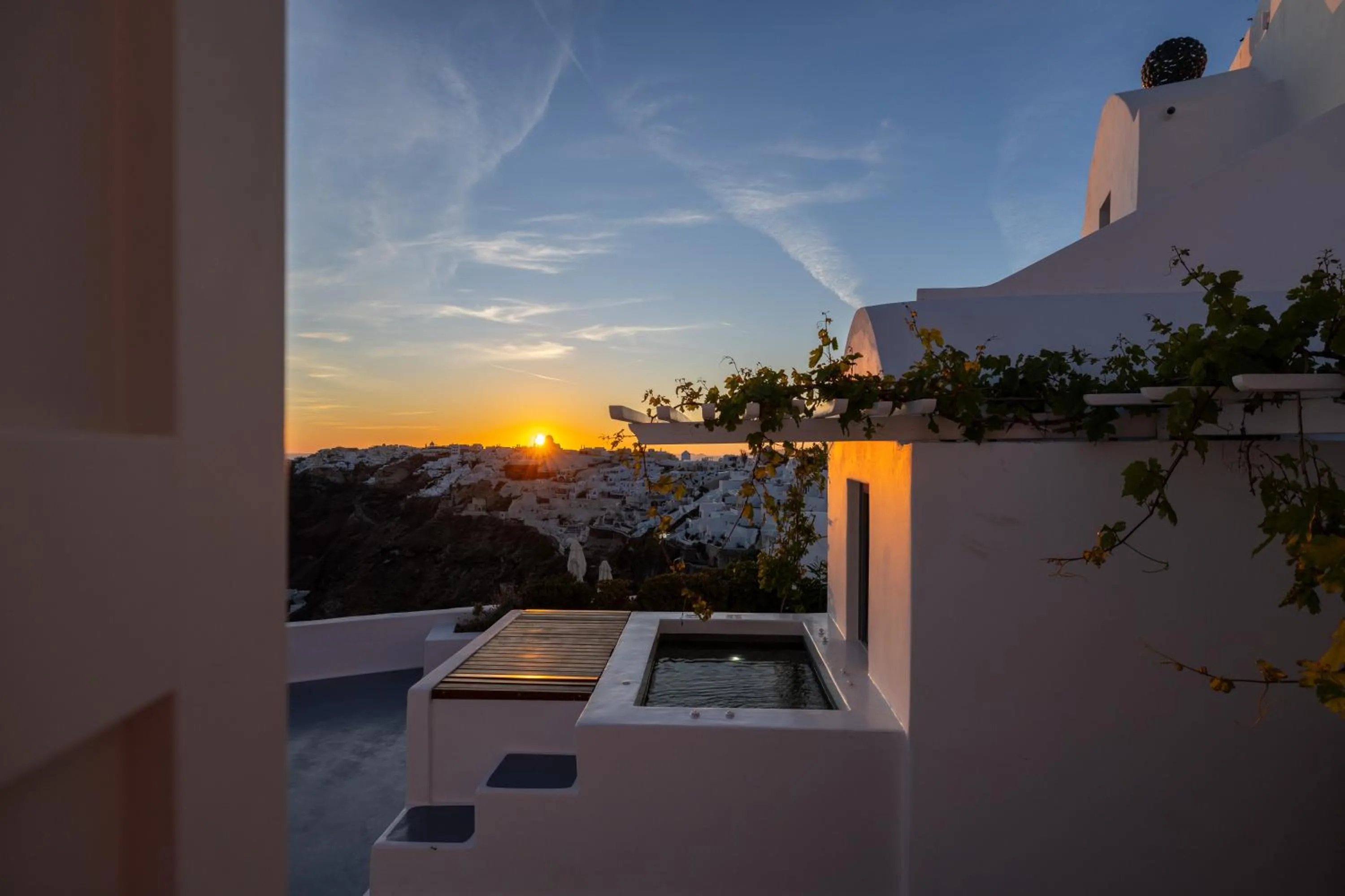 Hot Tub in IKIES Santorini
