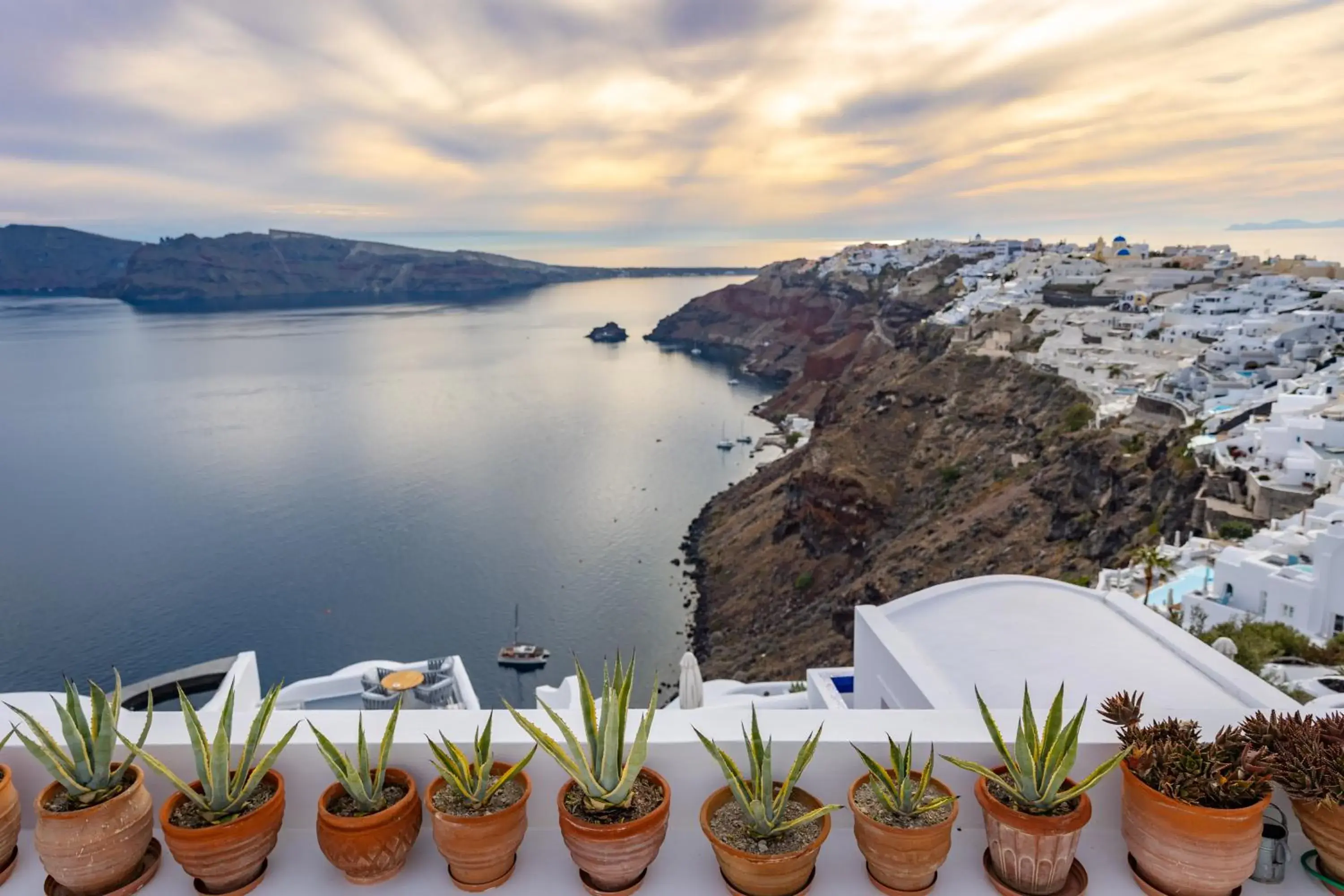 Property building in IKIES Santorini Property building in IKIES Santorini