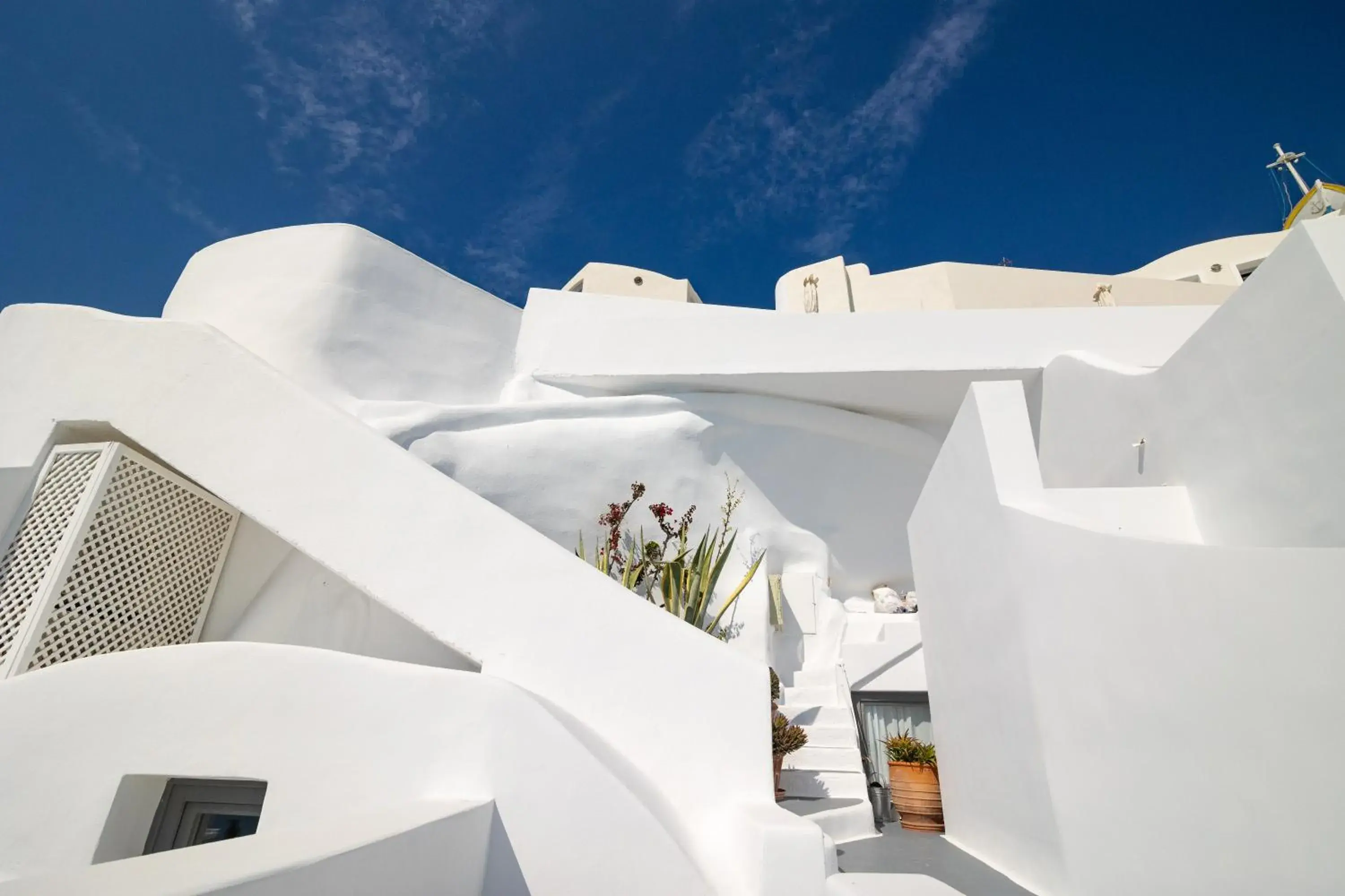 Property building in IKIES Santorini Property building in IKIES Santorini