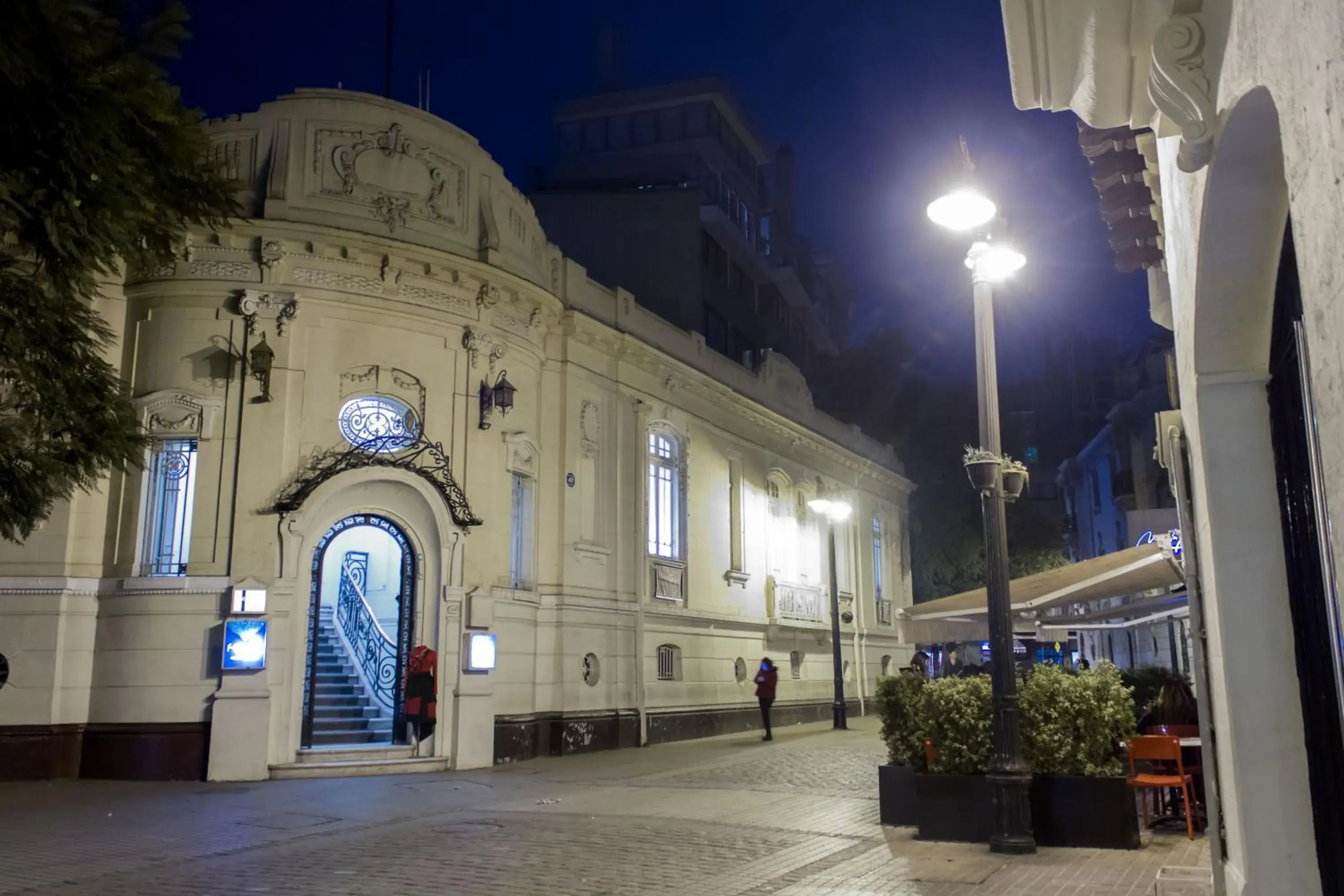 Property building in Lastarria Aparts Property building in Lastarria Aparts