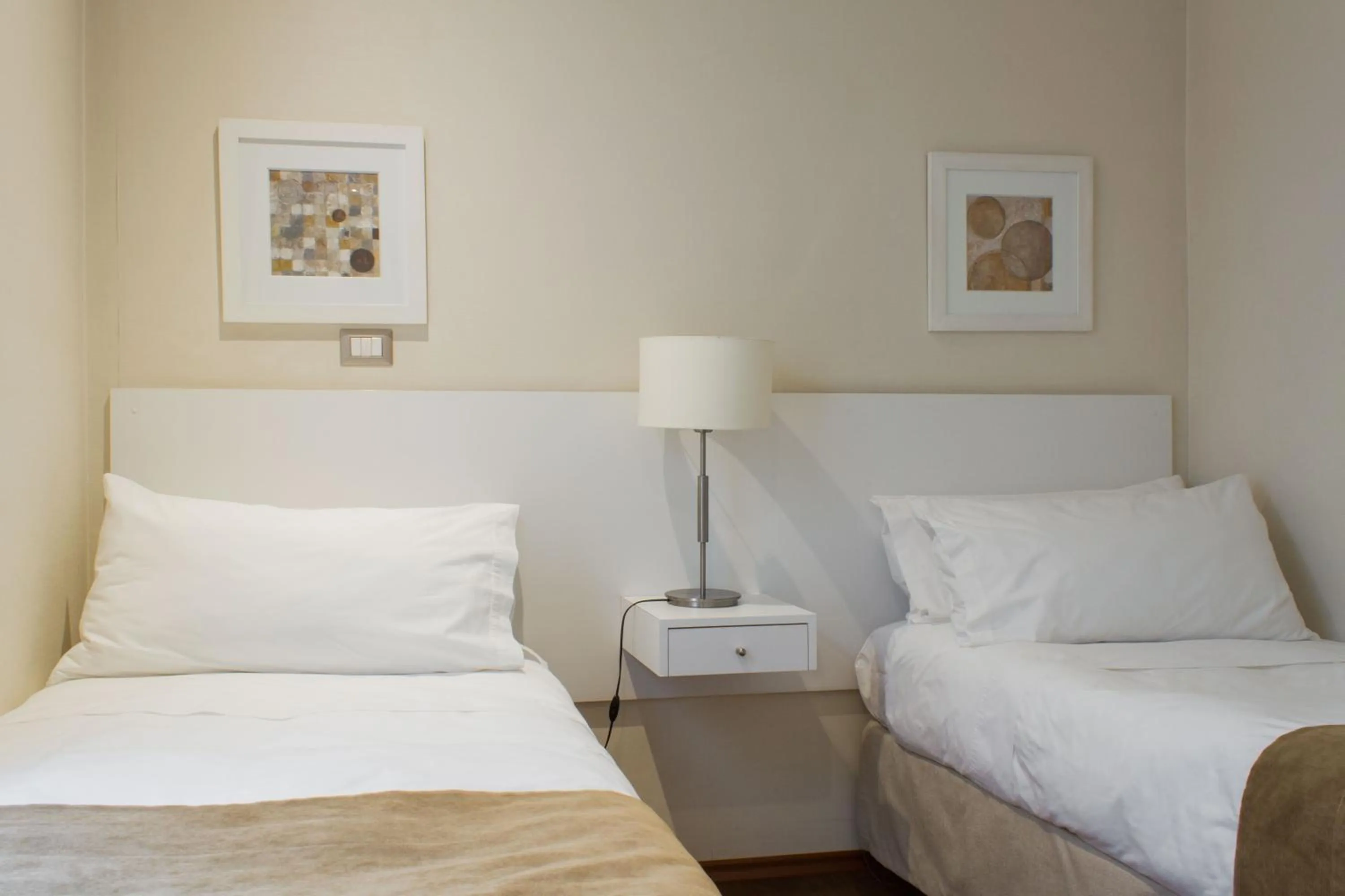 Photo of the whole room, Bed in Lastarria Aparts