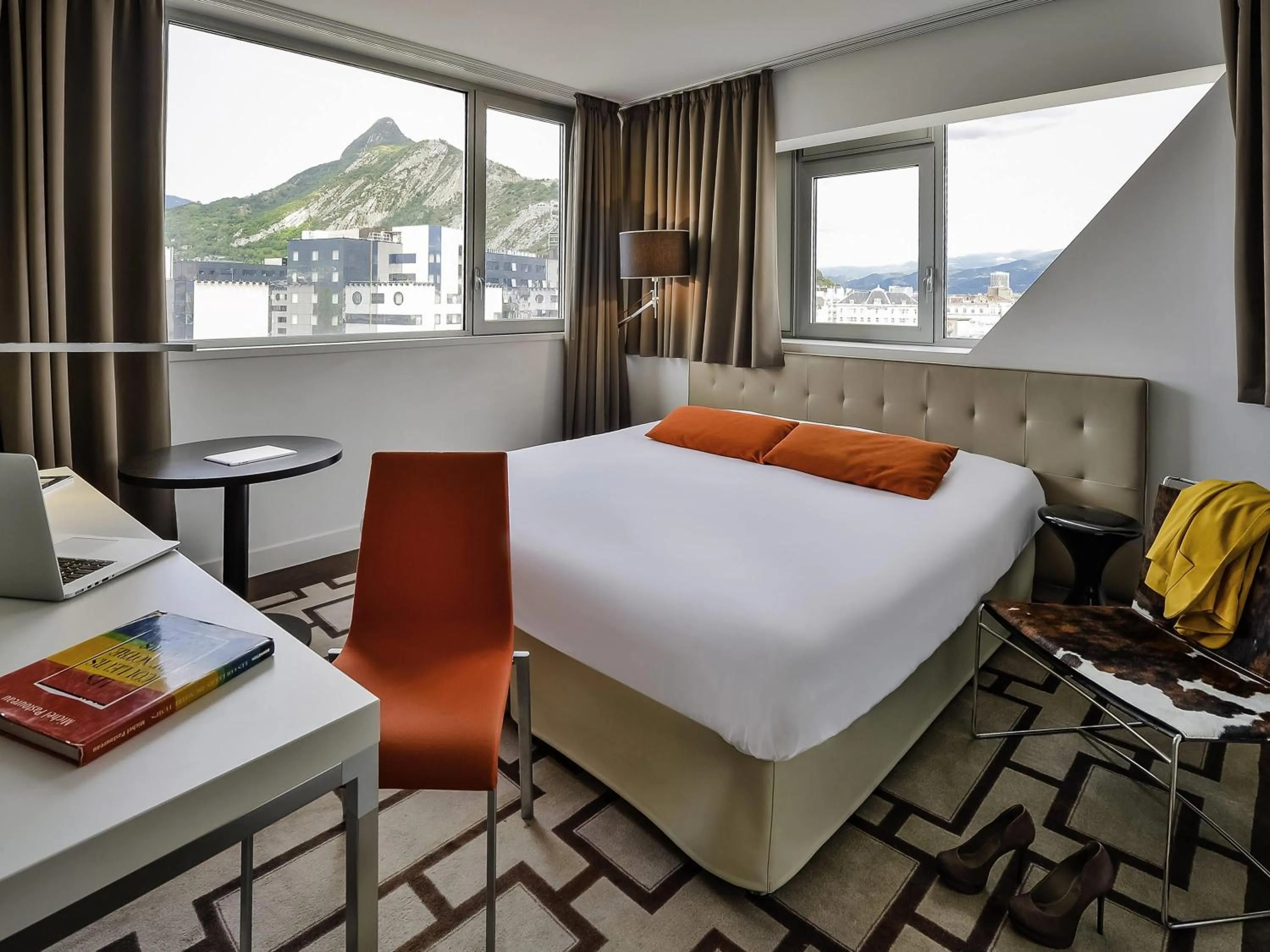 Property building, Bed in Adagio Grenoble Centre