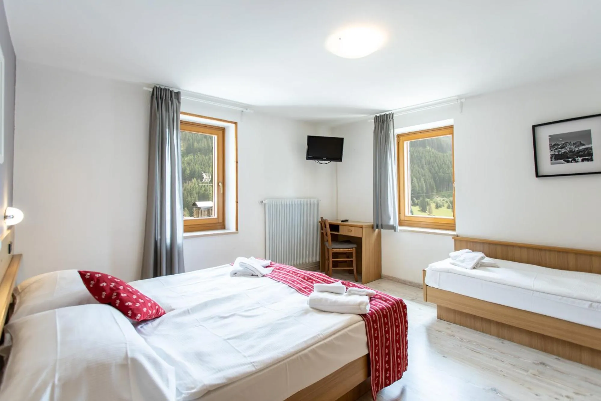 Bed in Ciasa Alpina Relax Hotel