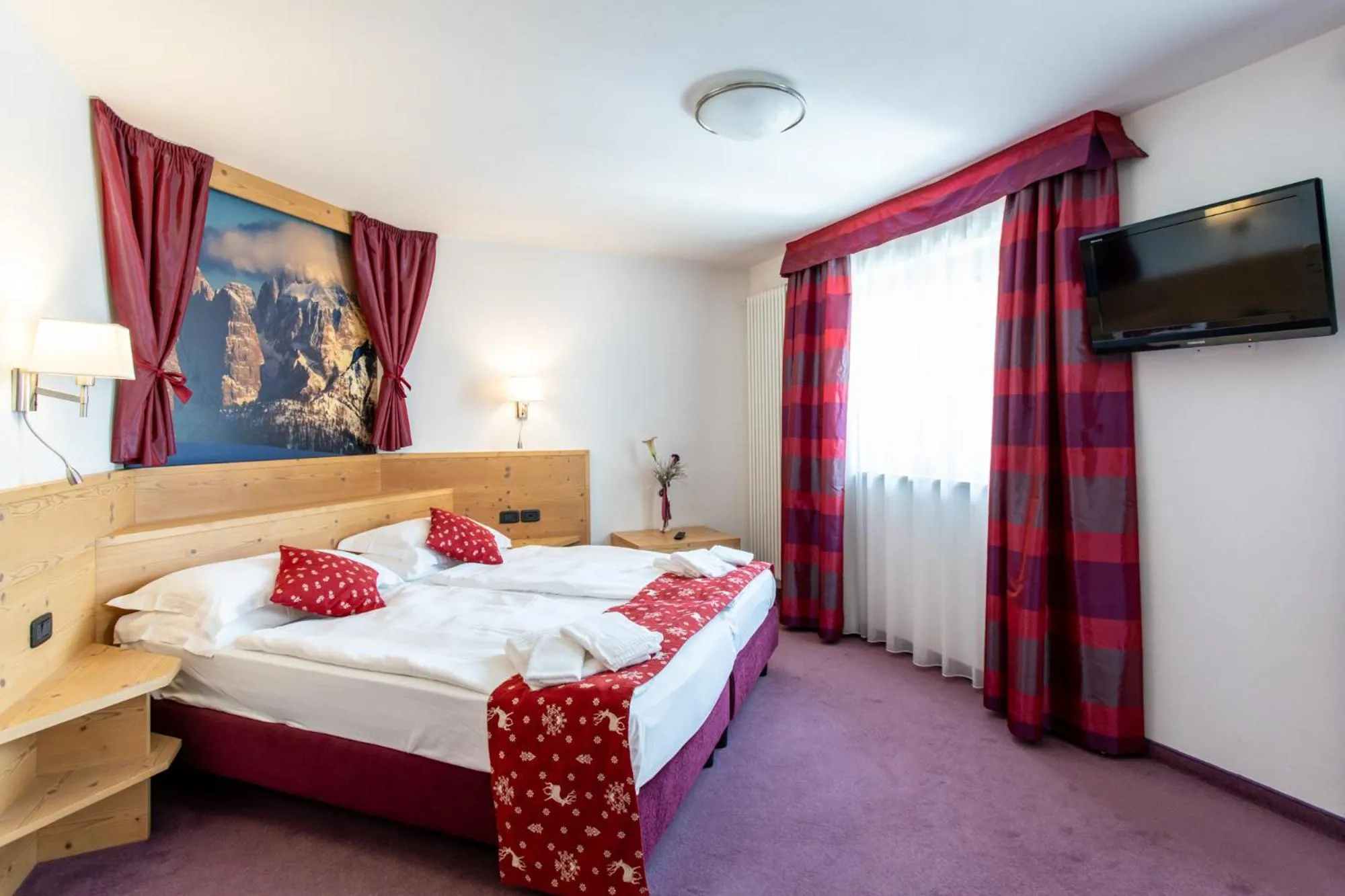 Bed in Ciasa Alpina Relax Hotel