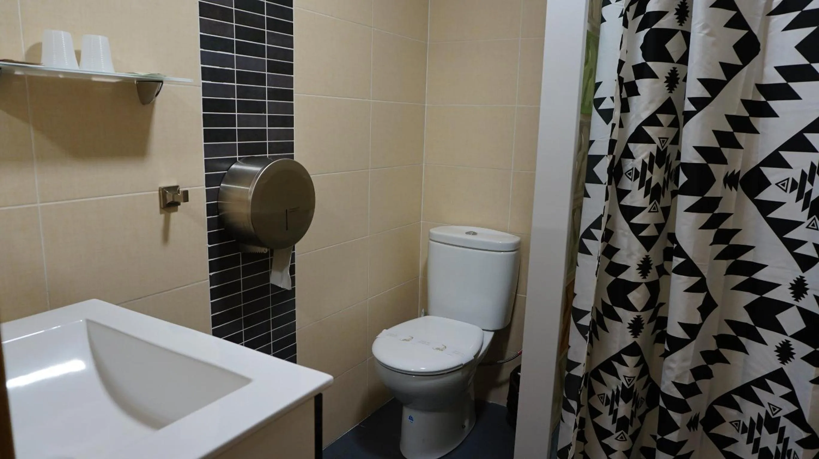 Shower in Pensión Calfred II