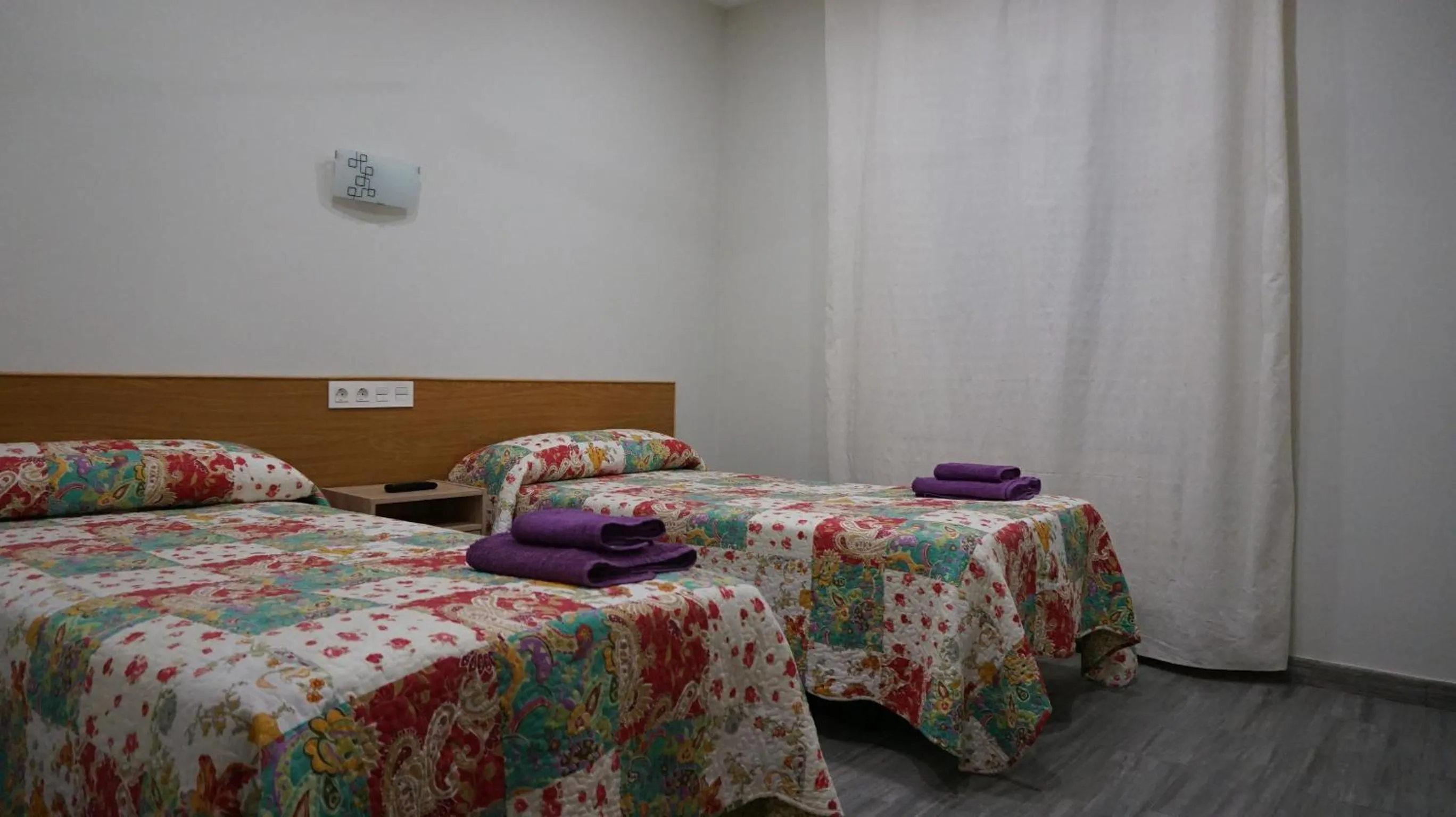 Decorative detail, Bed in Pensión Calfred II